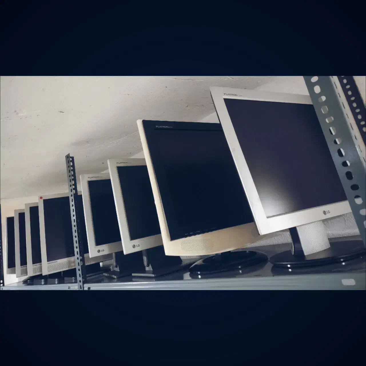 انواع مانیتور|قطعات و لوازم جانبی رایانه|بروجرد, |دیوار