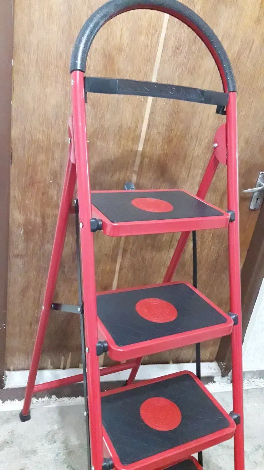 نردبان آهنی یونیک|ابزارآلات|رشت, کوی قدس|دیوار