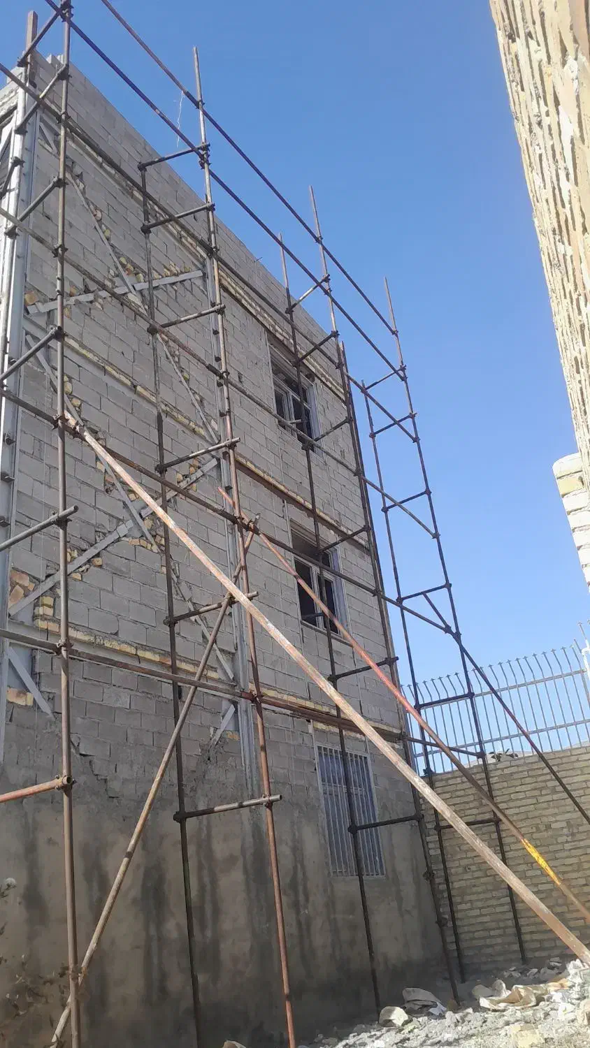 نصب هرگونه داربست  (  چهارپایه تابلوبنر. )|خدمات پیشه و مهارت|قزوین, |دیوار