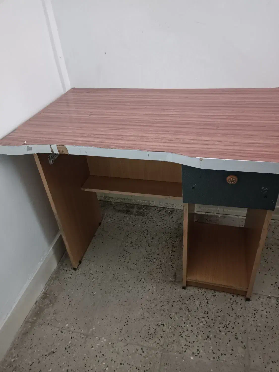 میز کامپیوتر یا مطالعه|میز تحریر و کامپیوتر|ایلام, |دیوار