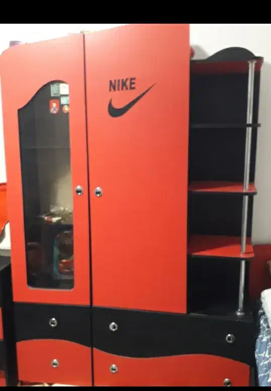 تخت و کمد نوجوان به همراه یک تخت نوزادی|تخت و سرویس خواب|شیراز, غدیر جنوبی|دیوار