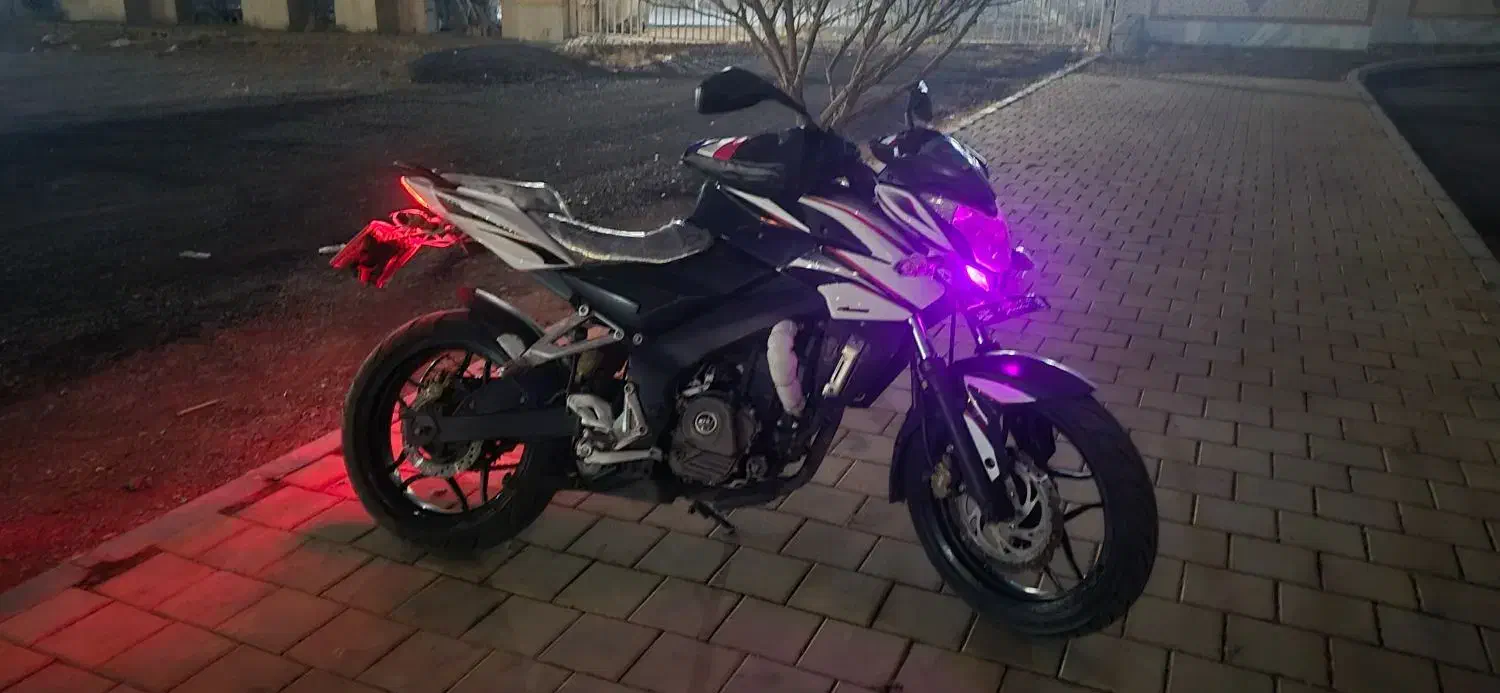 NS200 در حد خشک 20تا کار|موتورسیکلت|ماهدشت, |دیوار