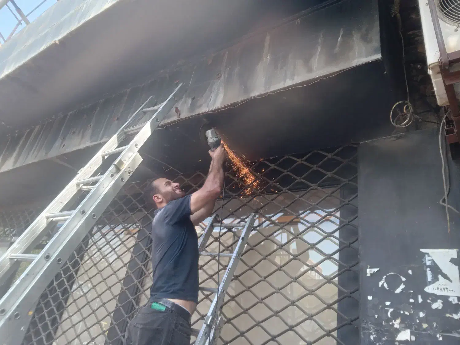 تعمیر کرکره برقی و قدیمی شیشه میرال تعویض فنر|خدمات پیشه و مهارت|شهریار, شهرک شاهد|دیوار