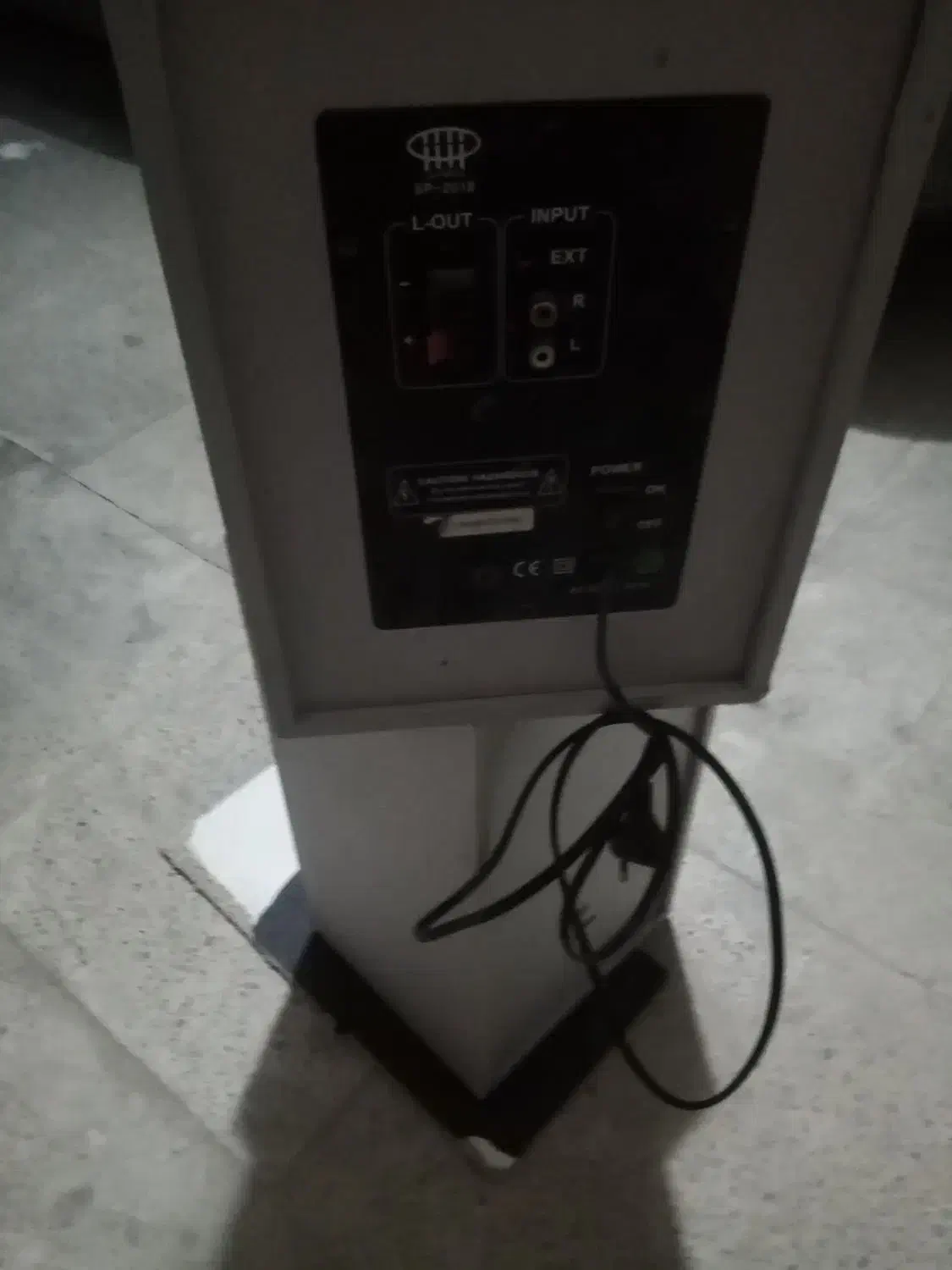 یک جفت اسپیکر موجوداست|سیستم صوتی خانگی|مهاجران, |دیوار