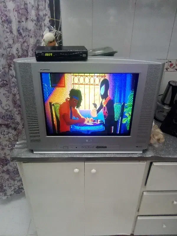 تلویزیون سالم|تلویزیون و پروژکتور|تربتحیدریه, آغوی|دیوار