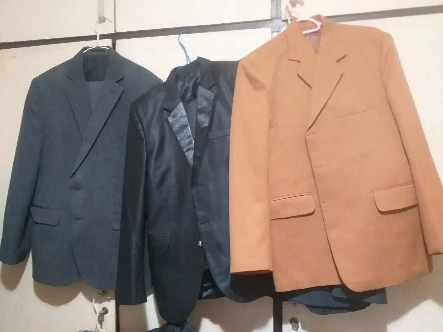 کت وشلوار|لباس|چهارباغ, |دیوار