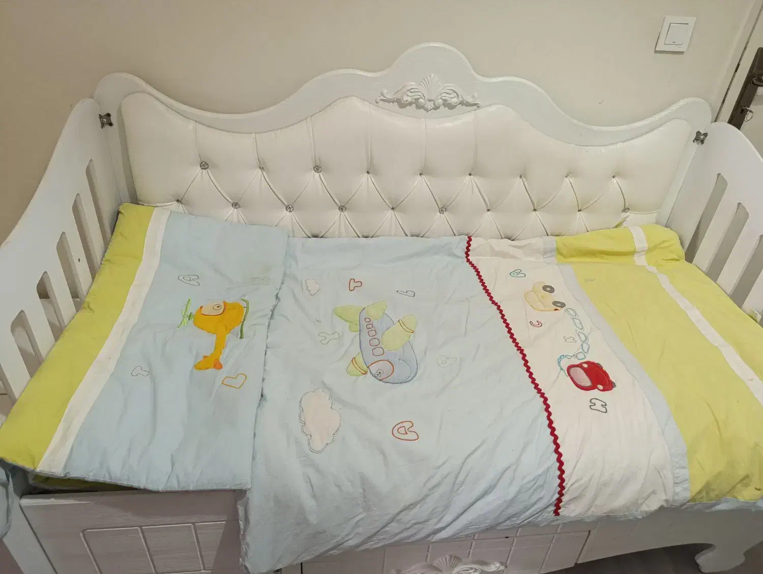 تخت کودک|تخت و صندلی بچه|تهران, مقدم|دیوار