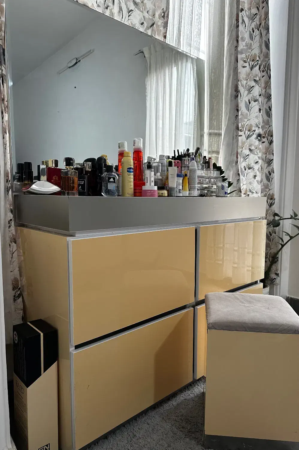 سرویس تخت خواب و میز ایینه|تخت و سرویس خواب|سمنان, |دیوار