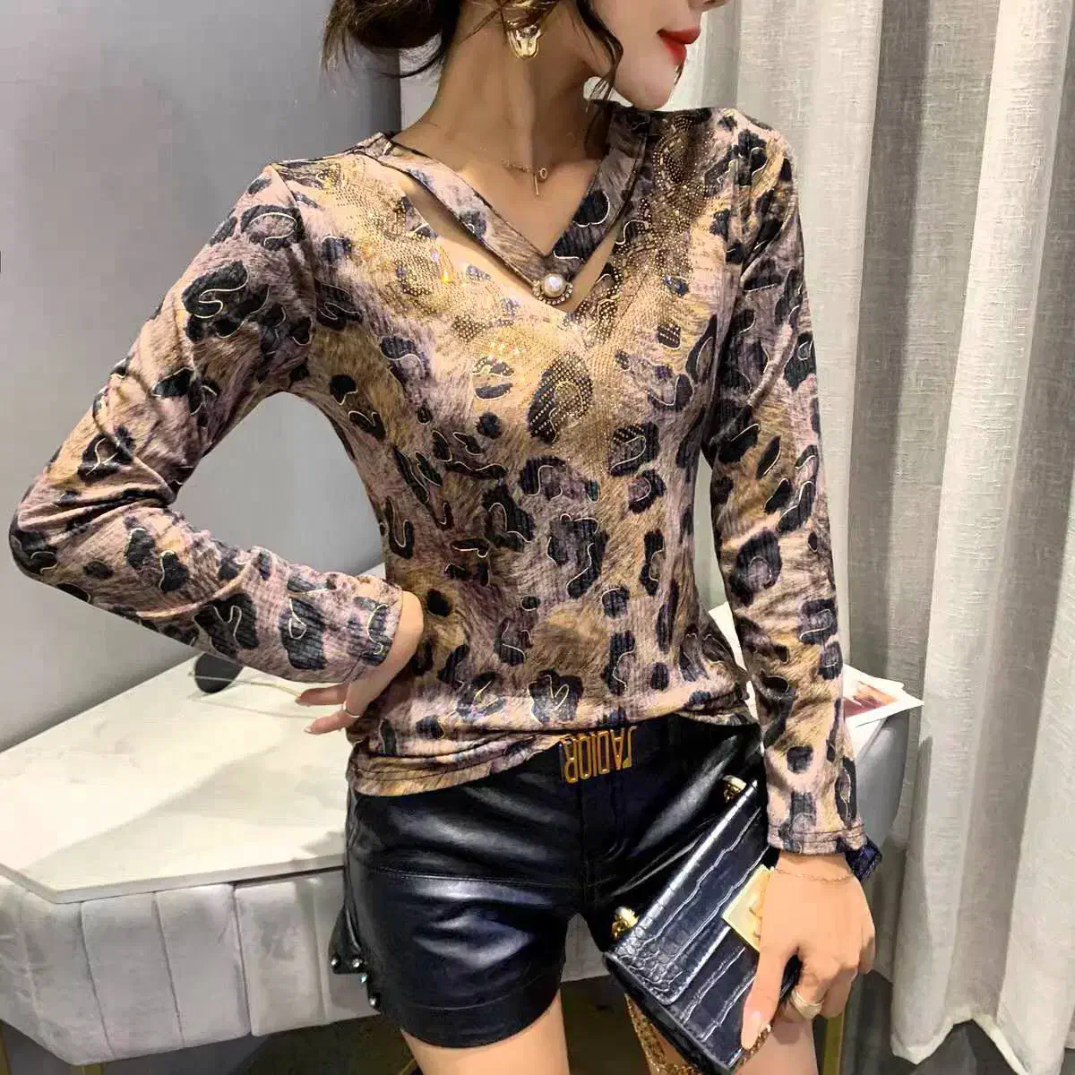 تعدادی بلوززنانه شومیز۱۵۰عددقیمت ۶۰هزار|لباس|سلماس, |دیوار