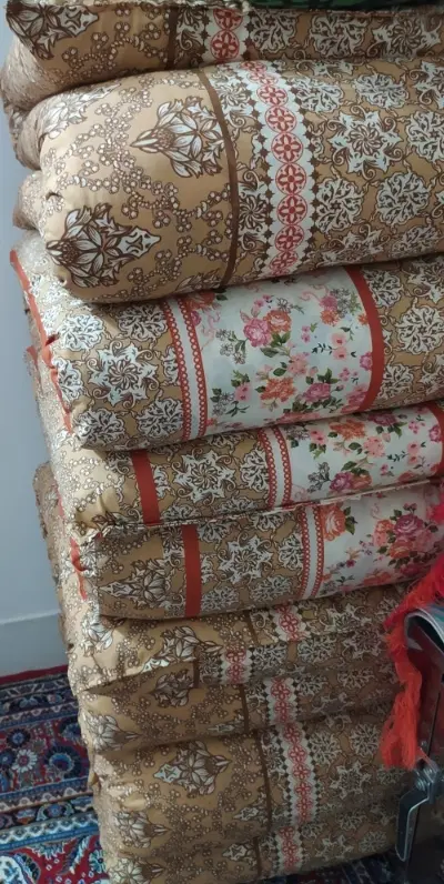 تشک|رختخواب، بالش، پتو|کاشان, کارگر|دیوار