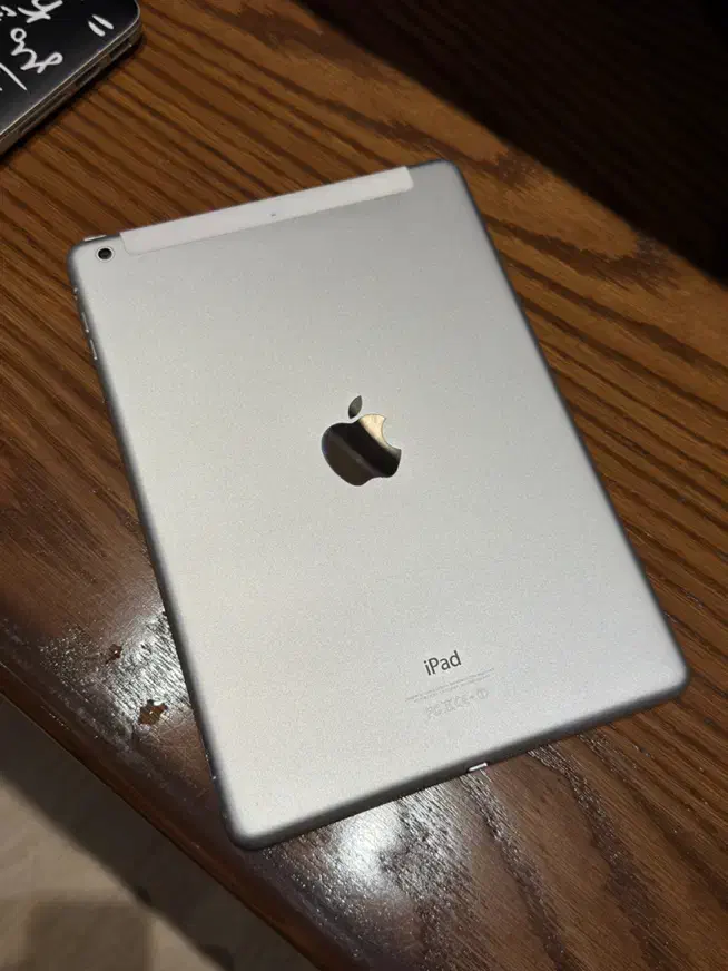 iPad Air 32GB + Cellular|تبلت|مشهد, سجاد شهر|دیوار