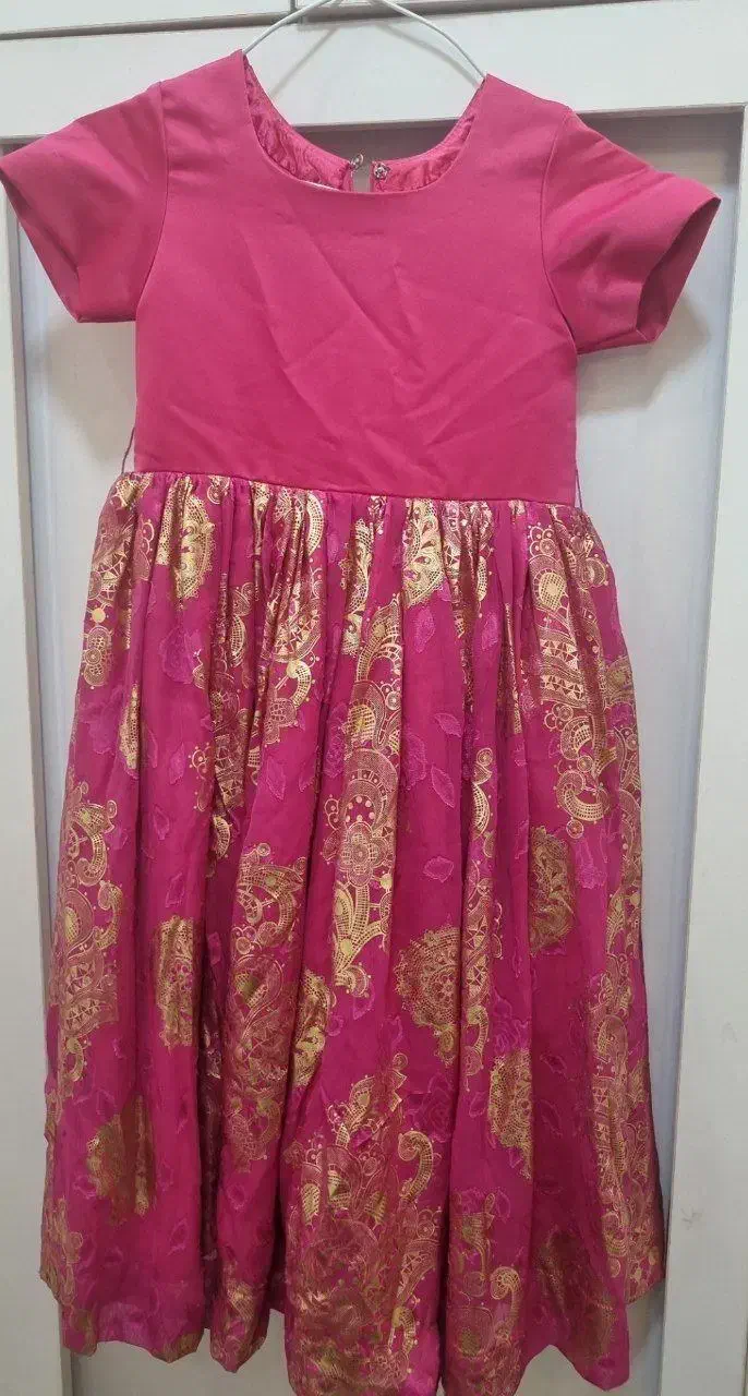 پیراهن ساتن|کفش و لباس بچه|رشت, گلباغ نماز|دیوار