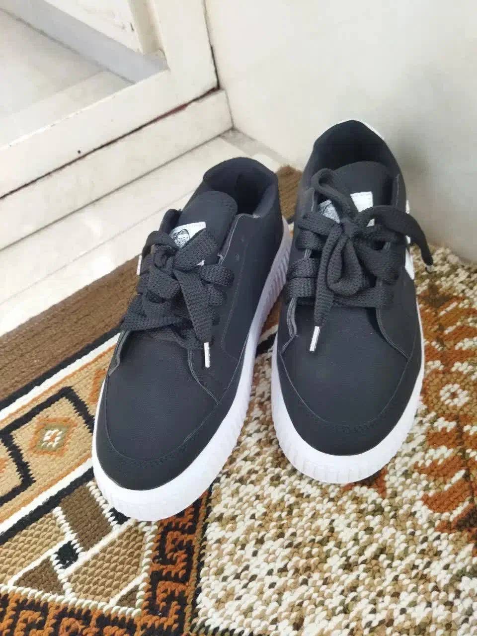 نیم پوت جین با کتونی هر ونو هستن|کیف، کفش، کمربند|نسیمشهر, |دیوار