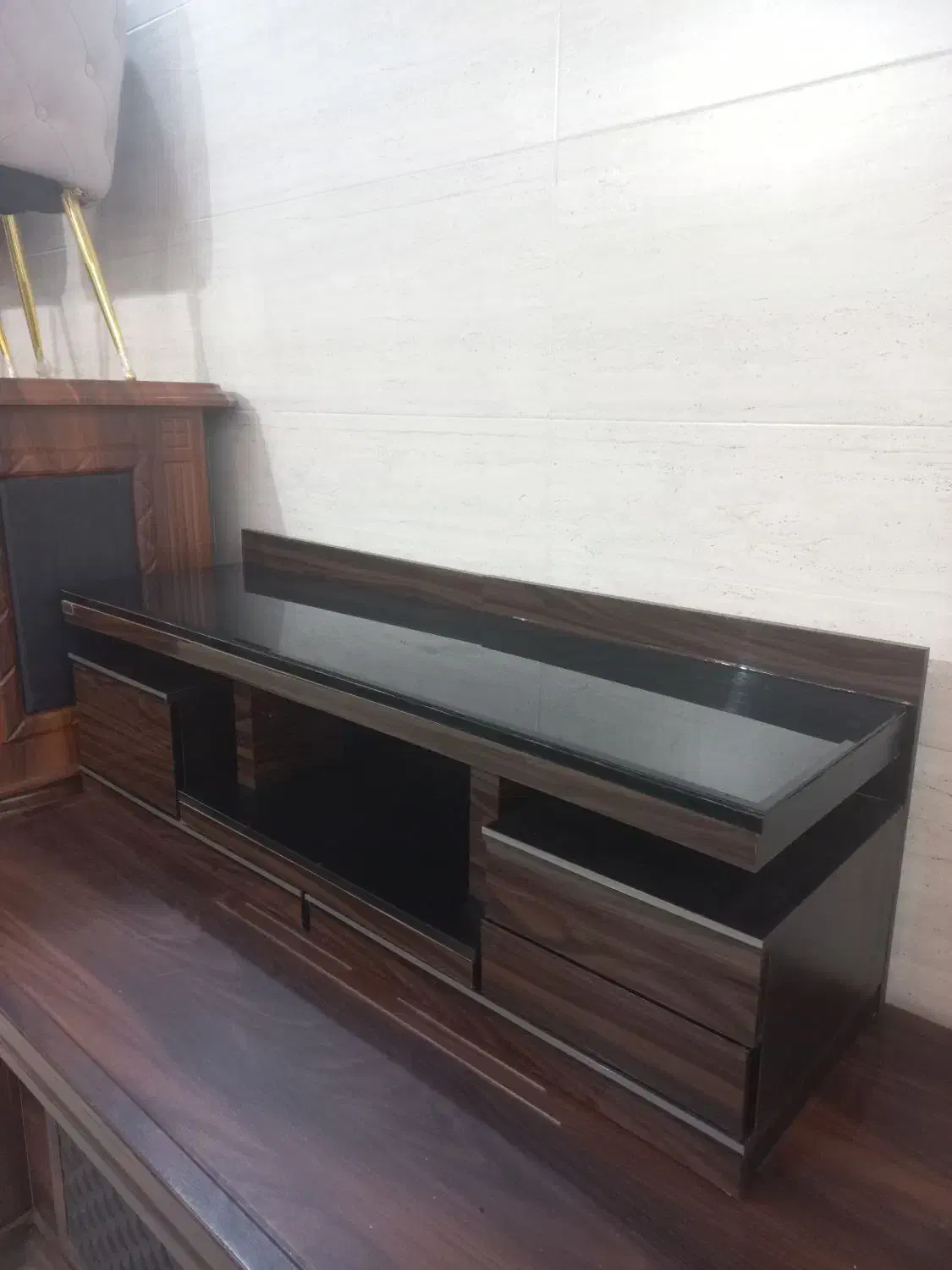 میز تلویزیون شرکتی دست دوم|میز تلویزیون|مهاباد (آذربایجان غربی), |دیوار