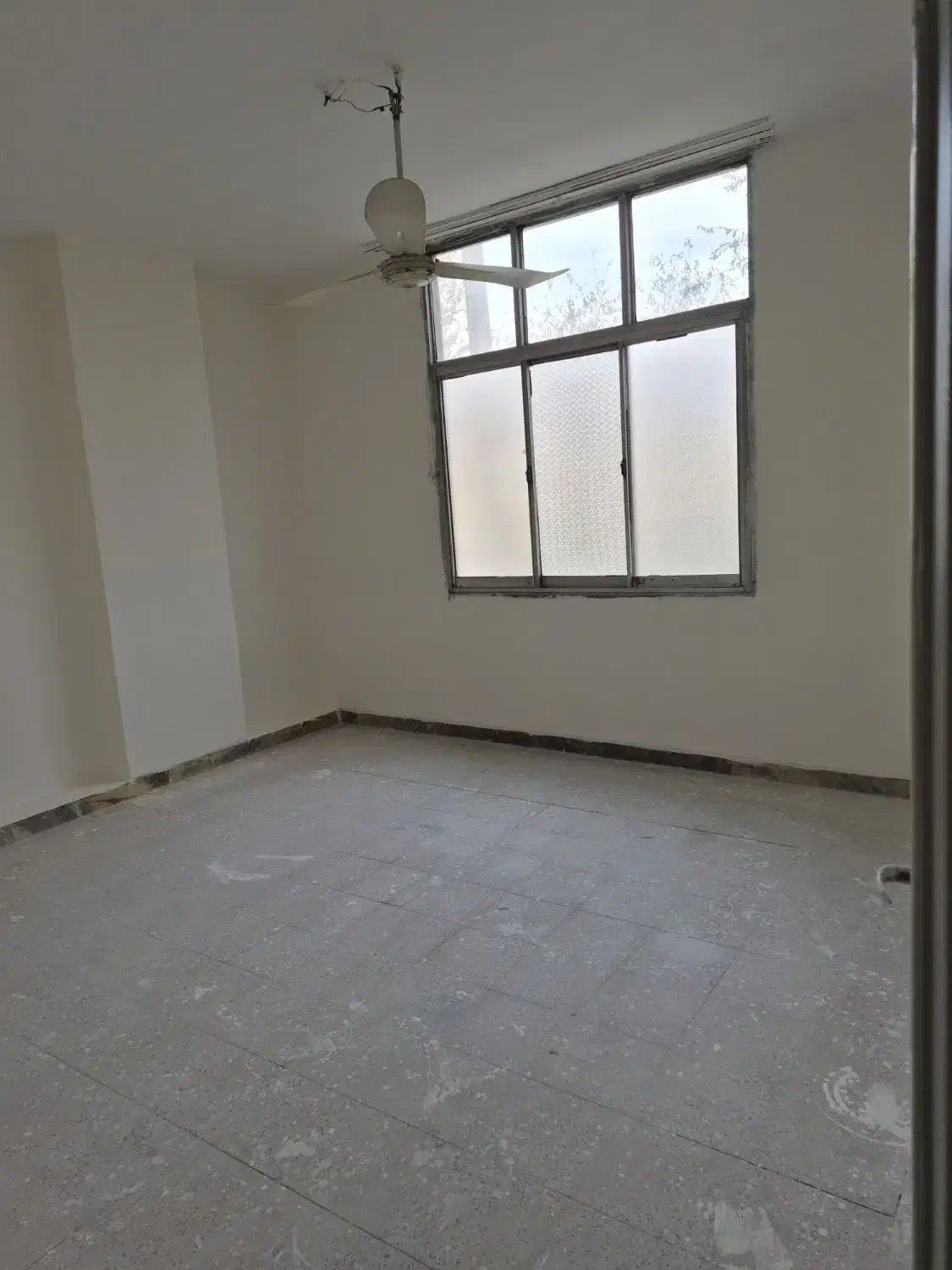 دفتر کار بالای سر مغازه|اجارهٔ دفتر کار، اتاق اداری، مطب|خمینیشهر, |دیوار