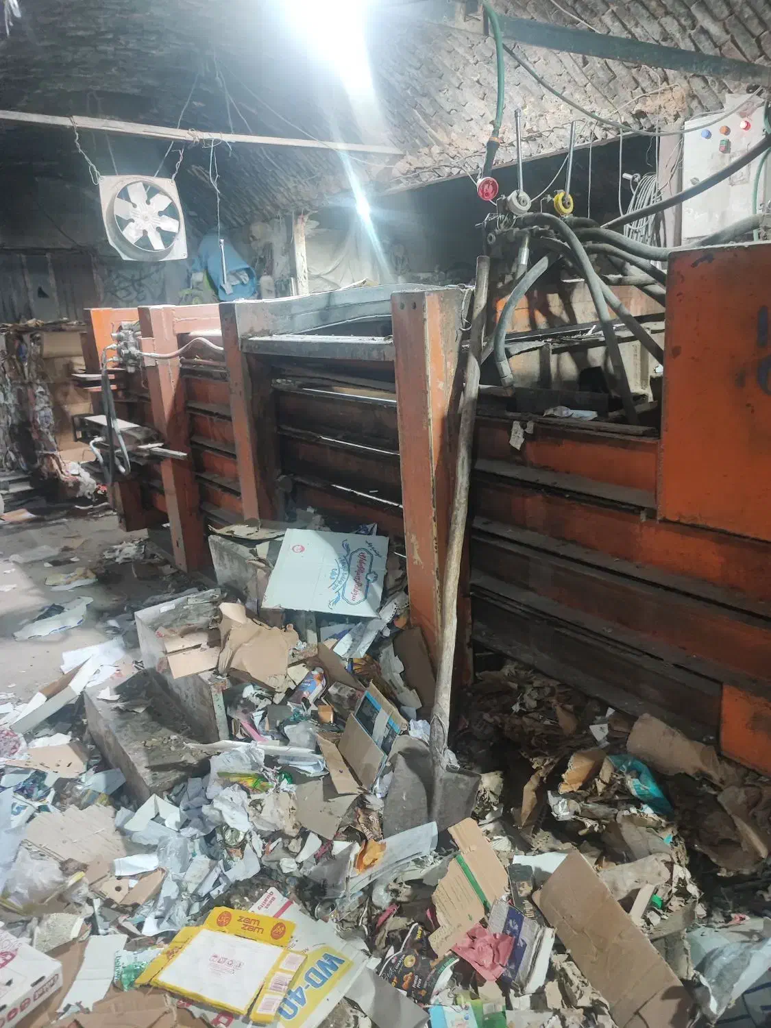 دستگاه پرس کارتن قادری ساز|ماشینآلات صنعتی|آباده, |دیوار