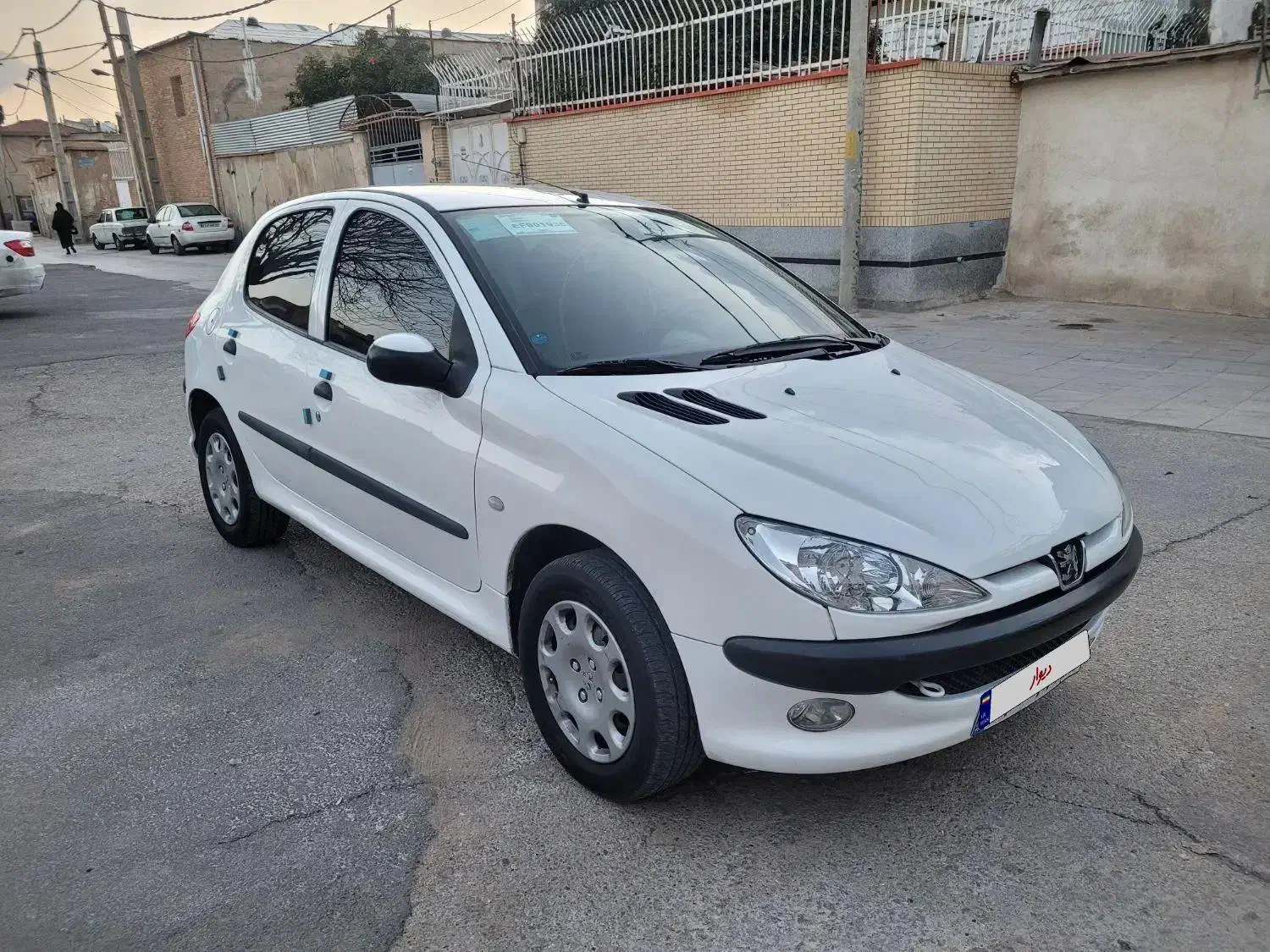 پژو ۲۰۶ هاچ بک قسطی|خودرو سواری و وانت|شیراز, شاهچراغ|دیوار