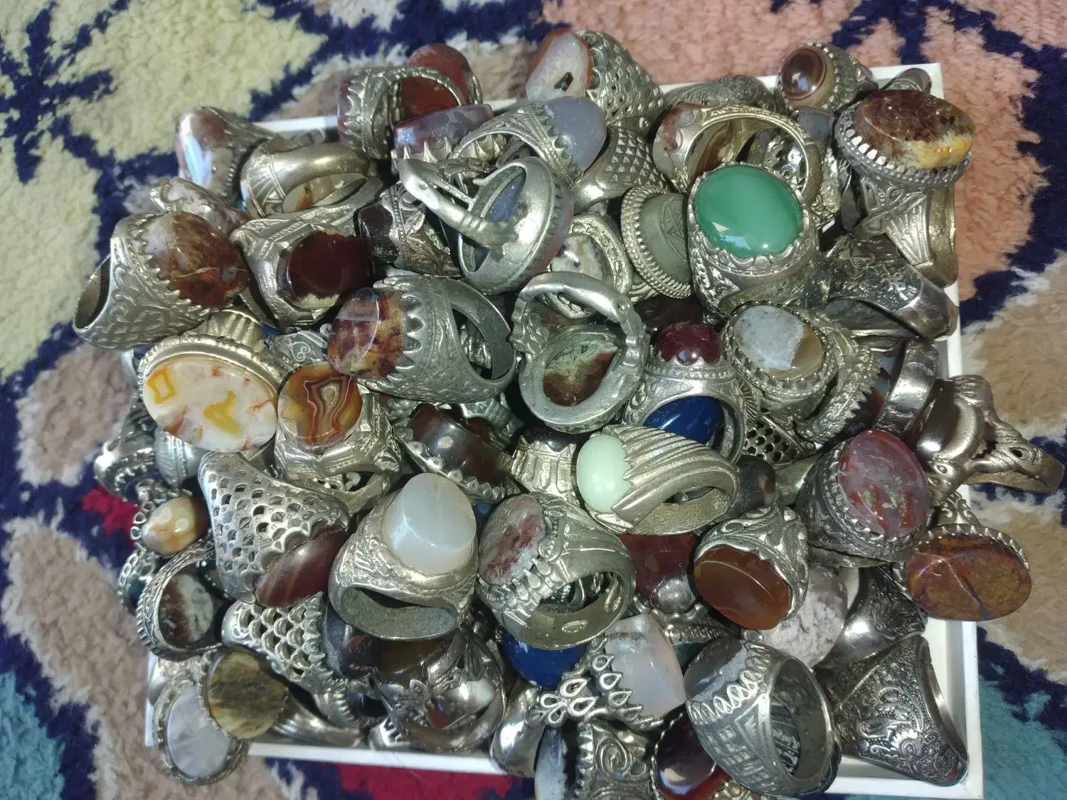 انگشتر های زنانه مردانه با سنگهای قیمتی عقیق|جواهرات|میانه, |دیوار