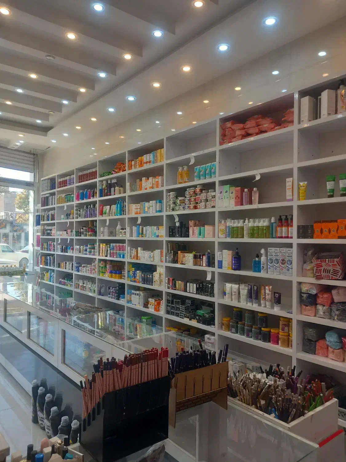 فروش دکوراسیون ولوازم اریشی به علت تغییر شغل|آرایشی، بهداشتی، درمانی|لردگان, |دیوار