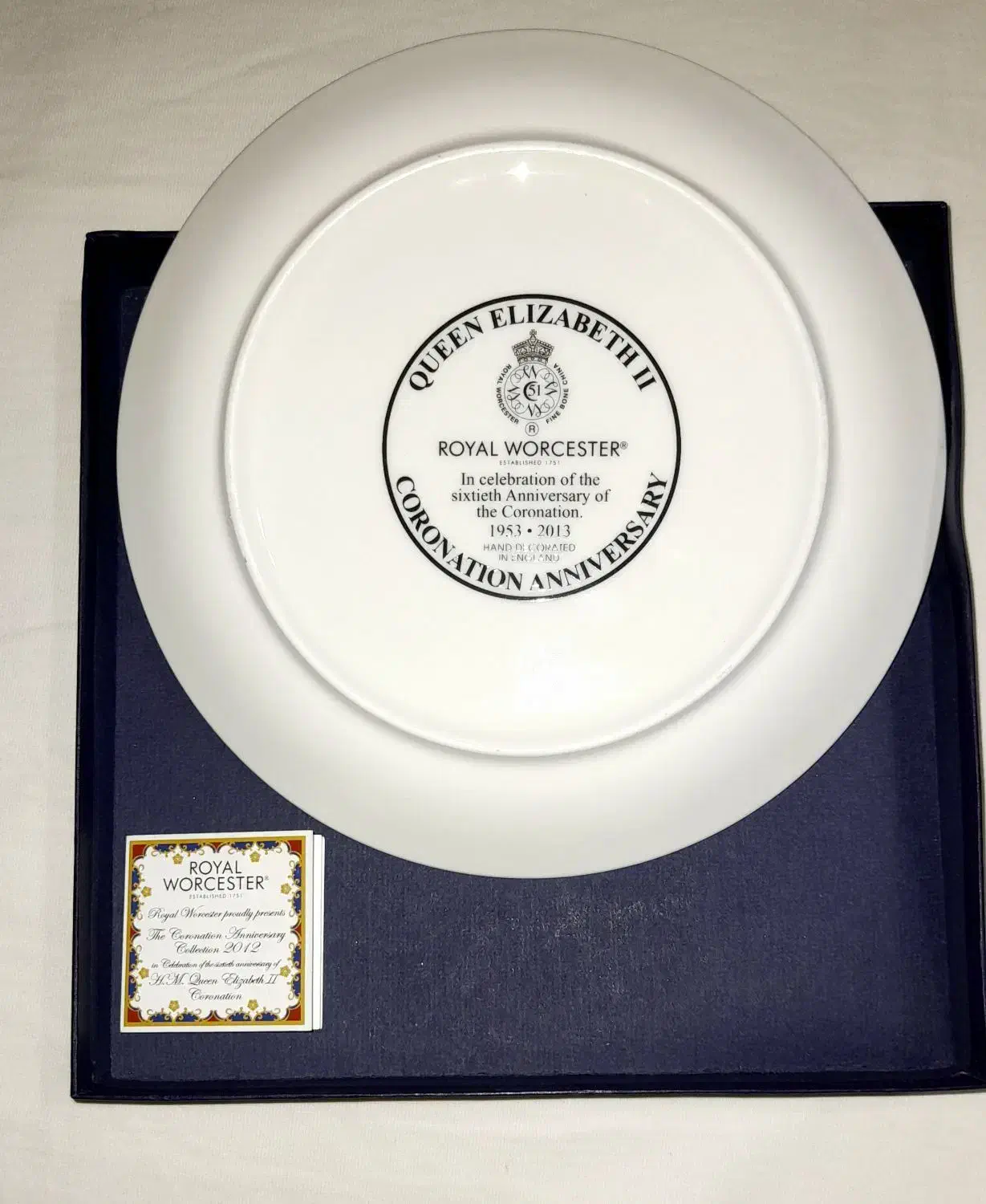 بشقاب یادبود ملکه الیزابت با جعبه|کلکسیون اشیاء عتیقه|شیراز, فرگاز|دیوار