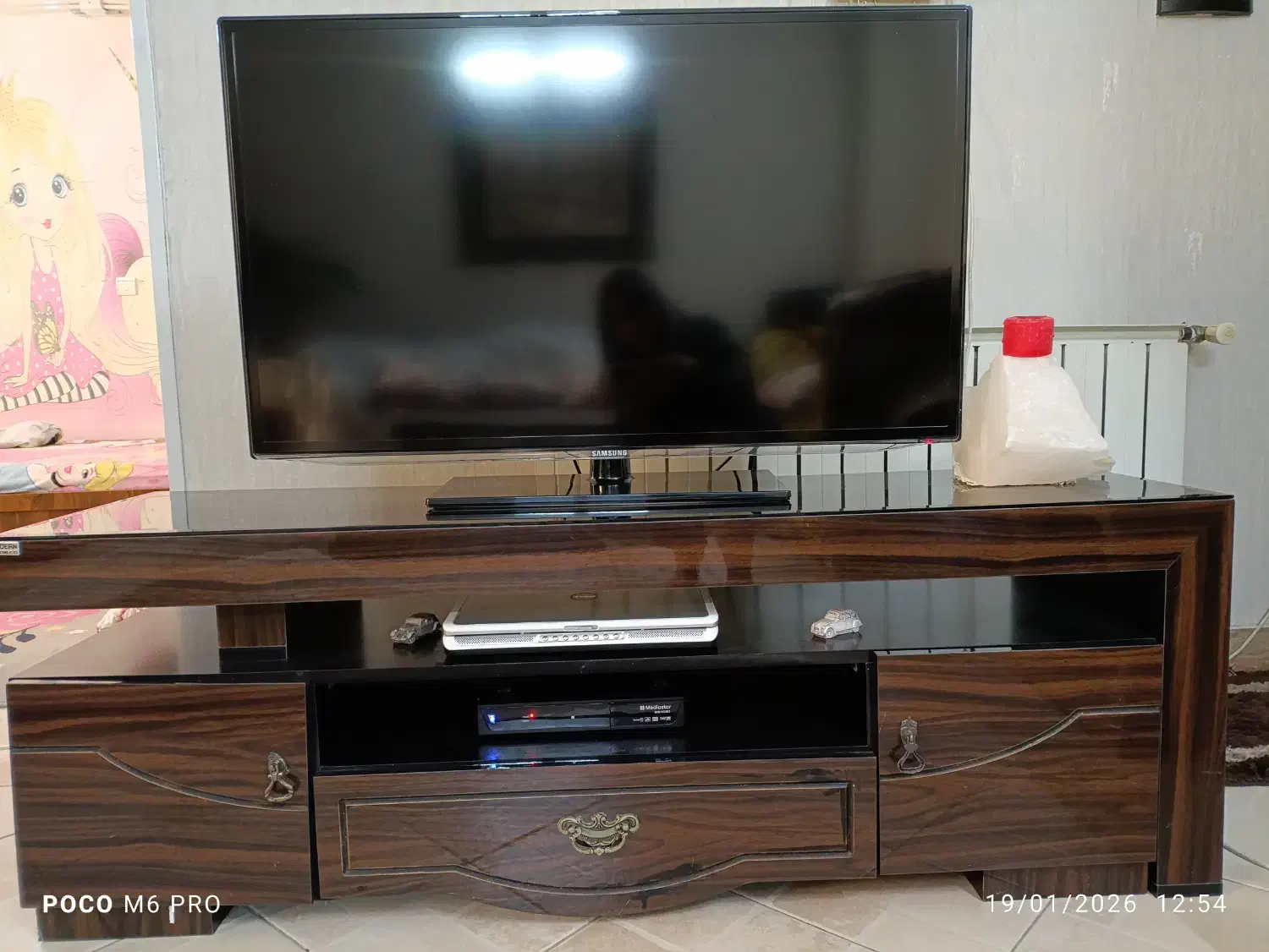 میز تلویزیون|میز تلویزیون|اندیشه, اندیشه فاز ۳|دیوار