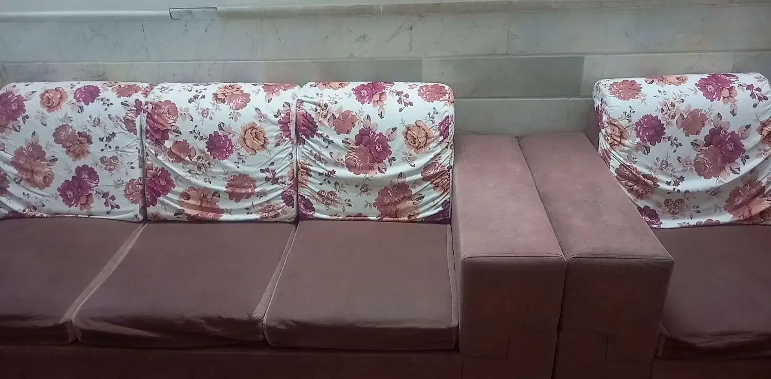 مبل راحتی فروش فوری|مبلمان خانگی و میز عسلی|قم, نخودی|دیوار