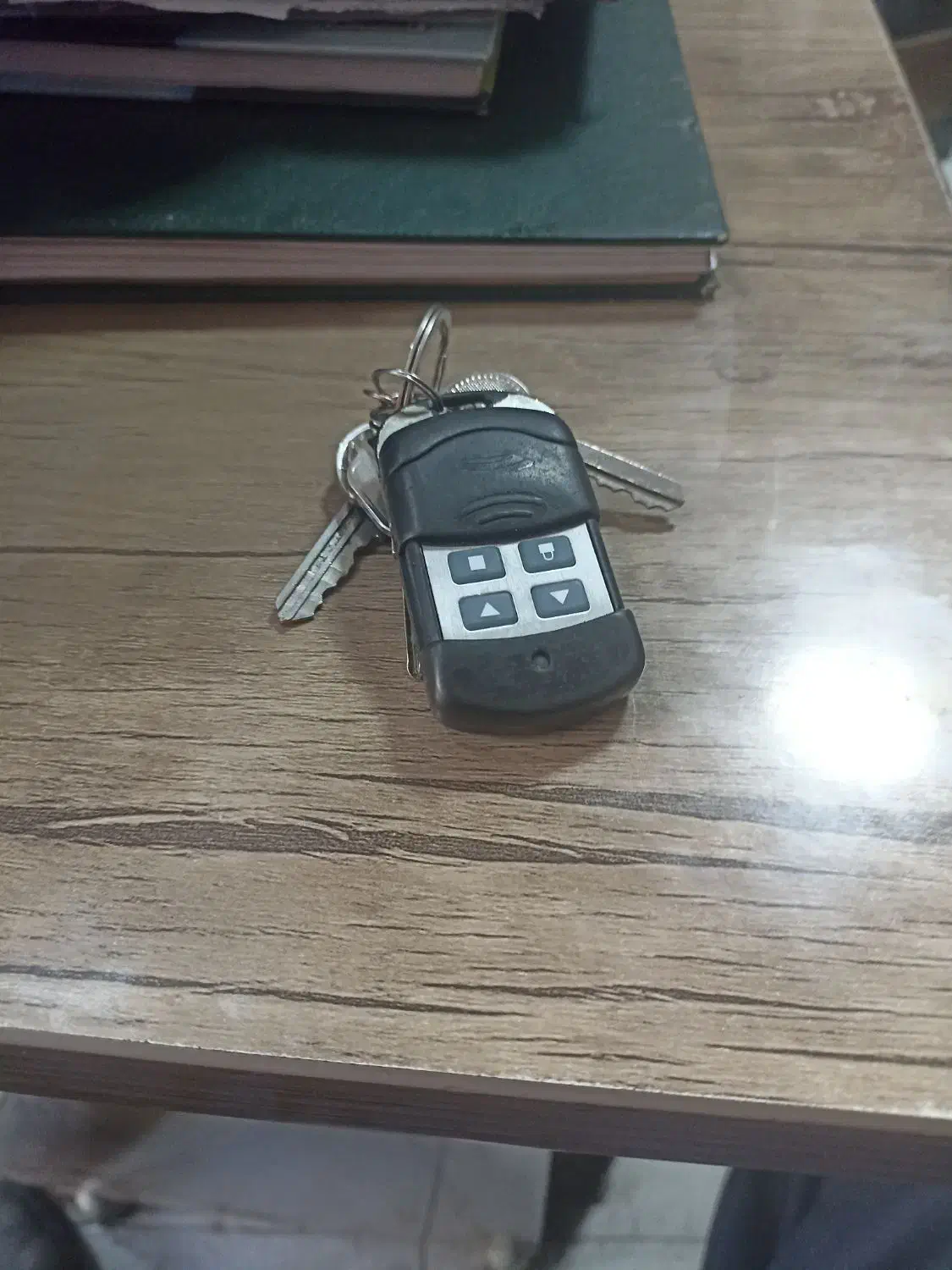 کلید وریموت|اشیا|سقز, |دیوار