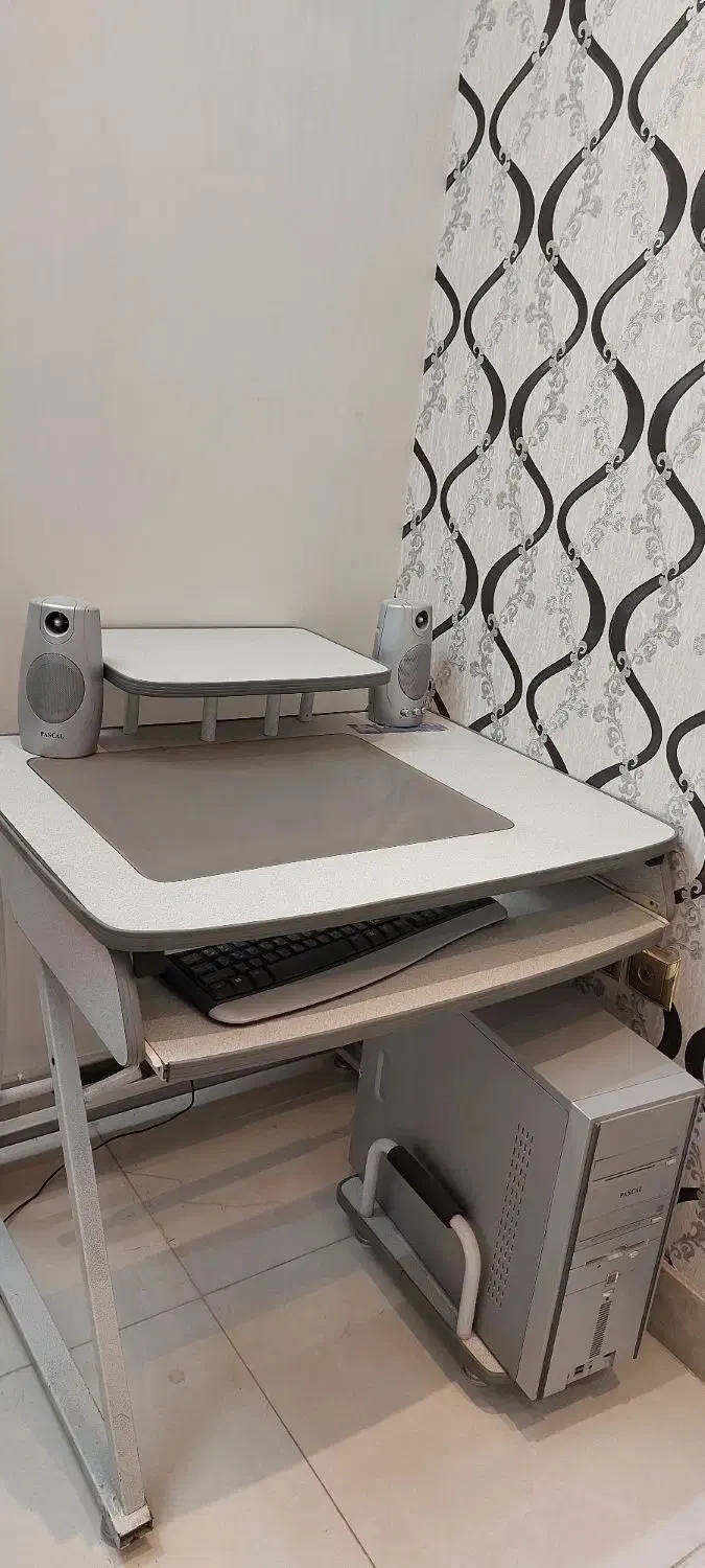 میز کامپیوتر|میز تحریر و کامپیوتر|برخوار, |دیوار