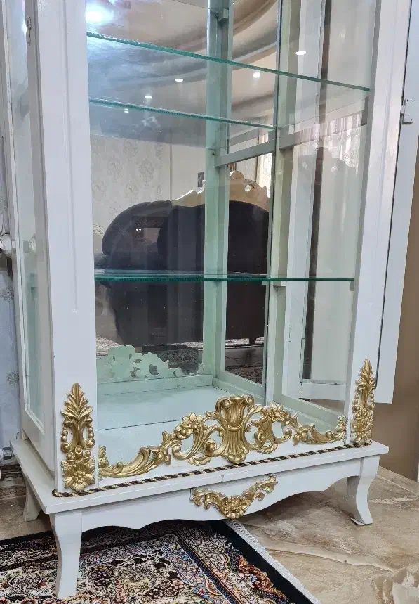 ویترین سلطنتی کاملا سالم|بوفه، ویترین، کنسول|فومن, |دیوار