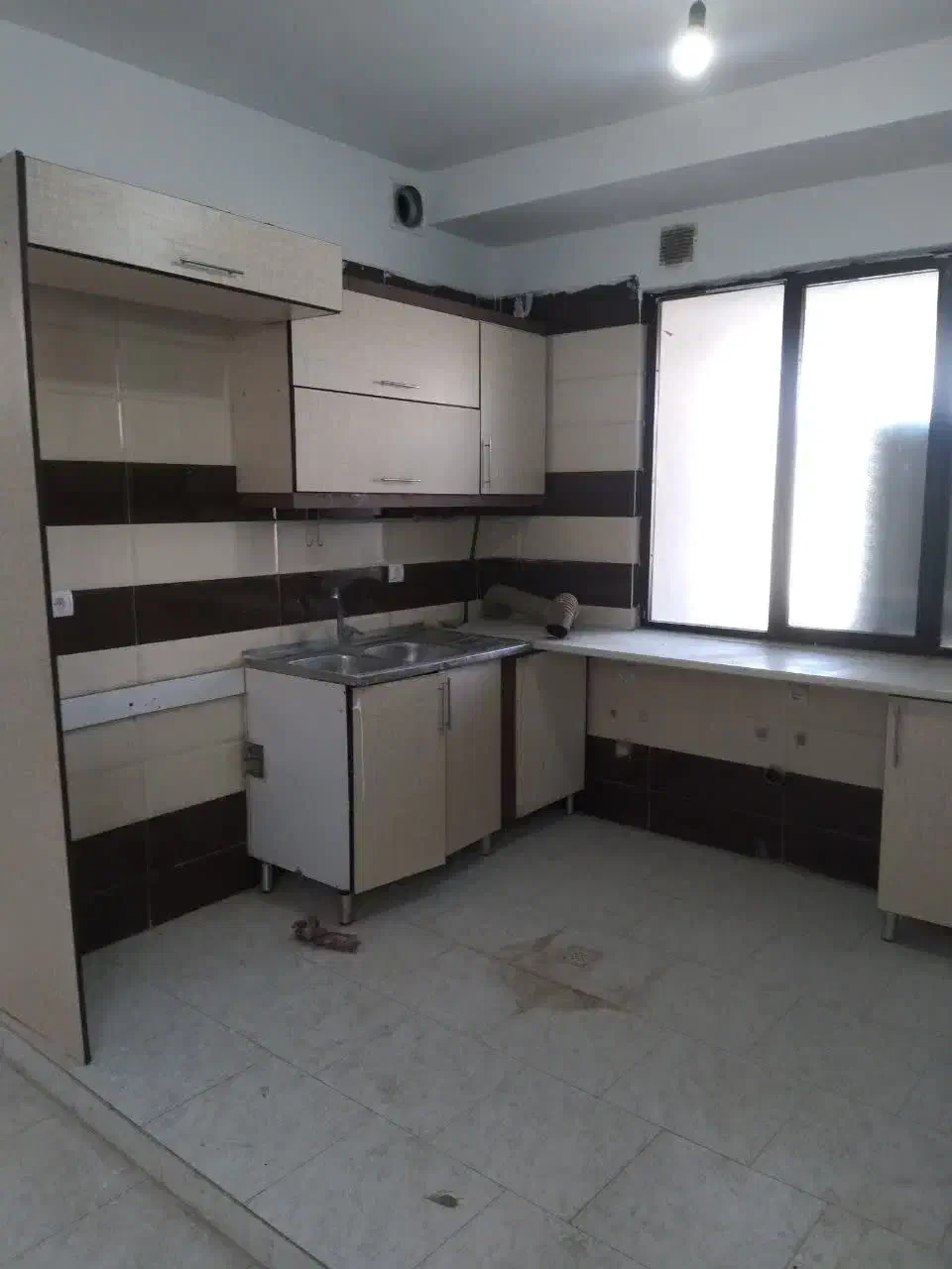 ۷۶.۸۴.۱۱۰.۸۵|فروش آپارتمان|قرچک, میرزائی جنوبی|دیوار