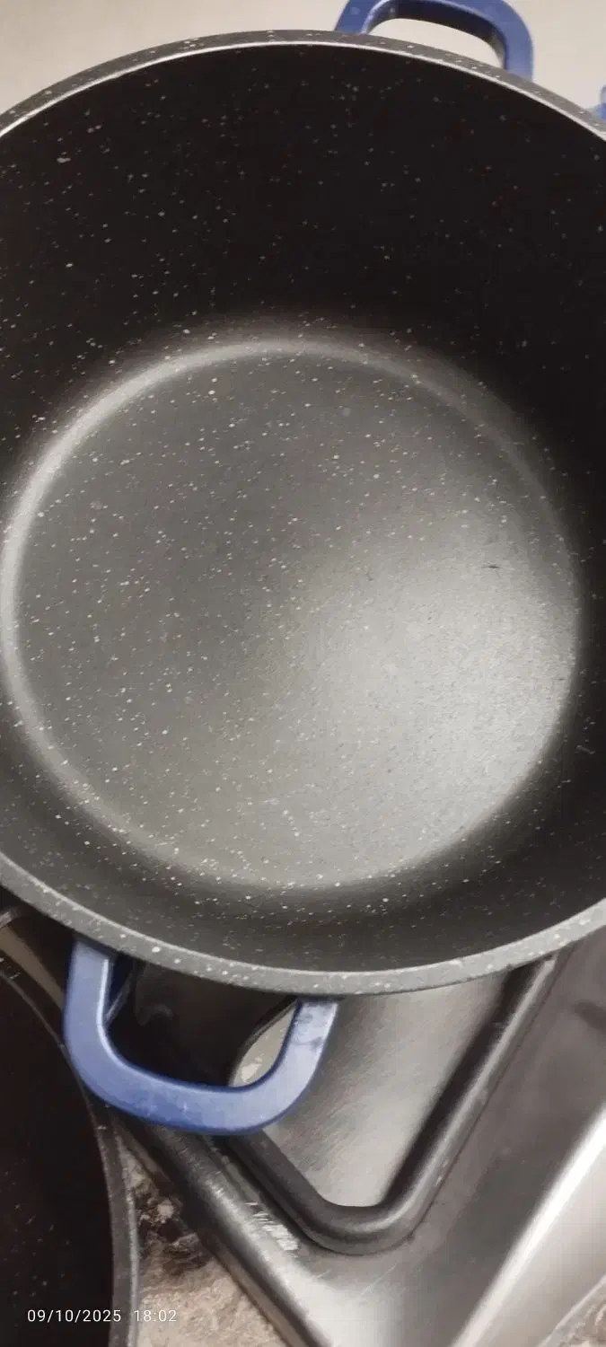 سرویس قابلمه|ظروف پخت‌وپز|کیش, |دیوار