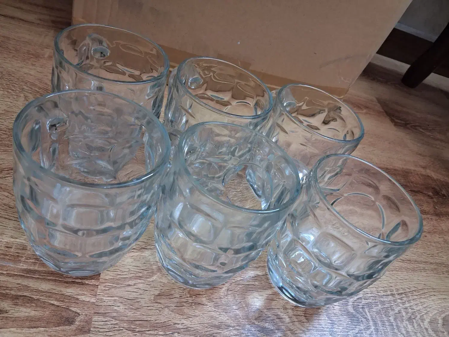 لیوان|آب‌چکان و نظم‌دهنده ظروف|مشهد, هفت تیر (حافظ)|دیوار