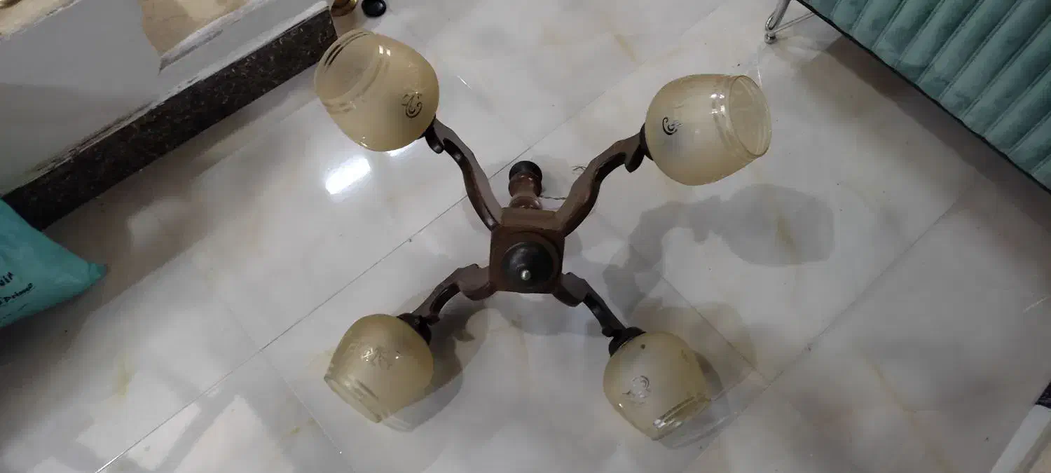 لوستر چوبی قدیمی ۴ شاخه|لوستر و چراغ آویز|محمودآباد, |دیوار