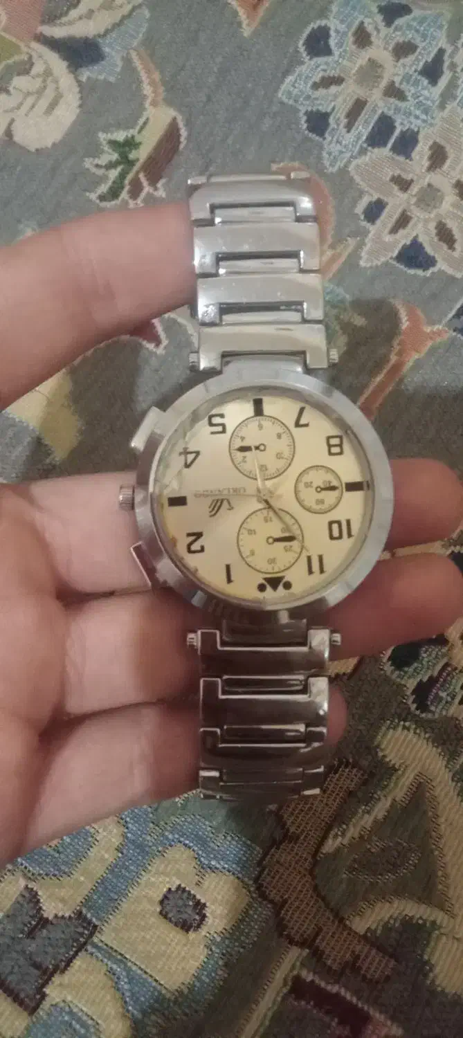 خارجی|ساعت|قم, وادی السلام|دیوار