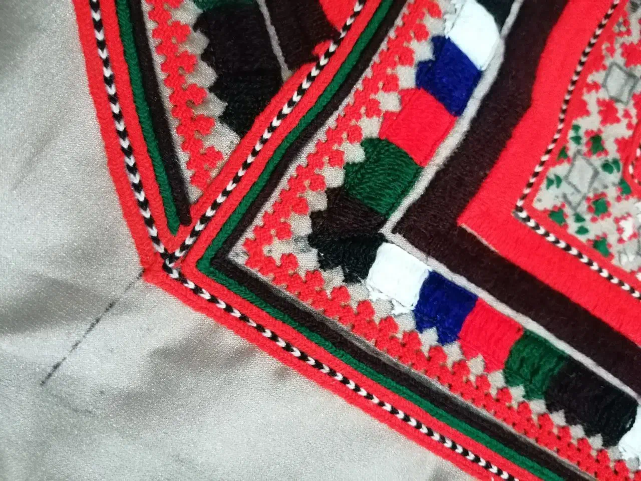 پلیوار خطی|لباس|سراوان, |دیوار