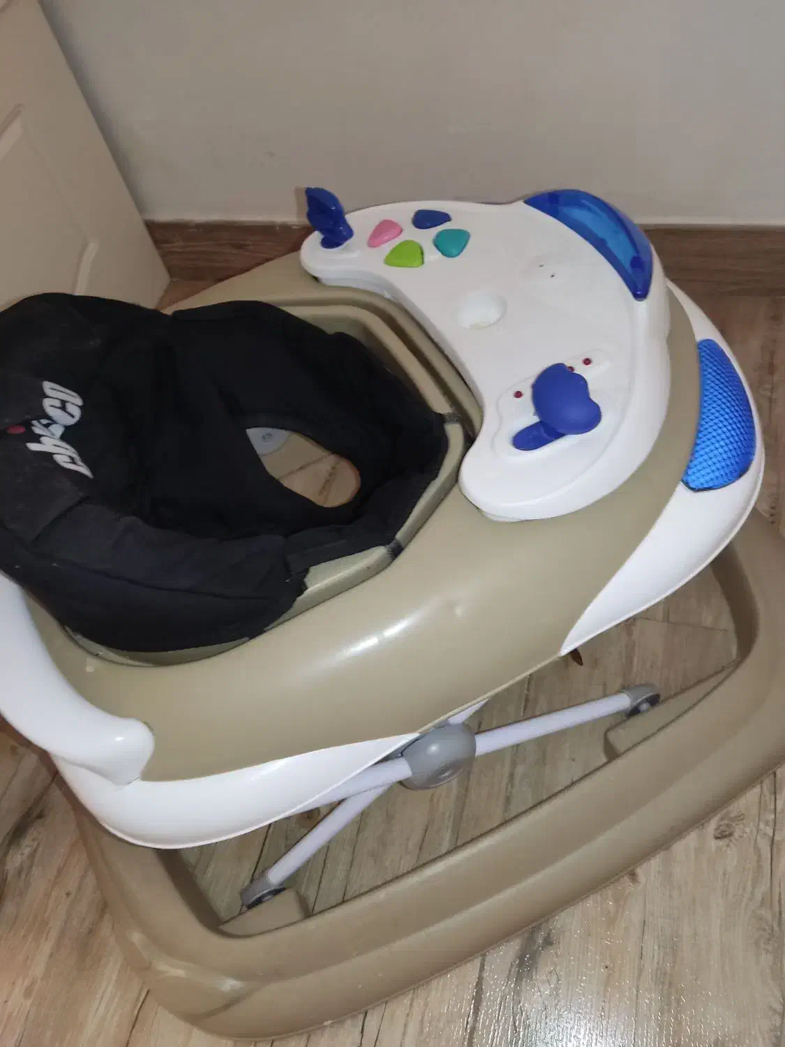 رورئک|کالسکه و لوازم جانبی|رباط‌کریم, نصیرشهر|دیوار