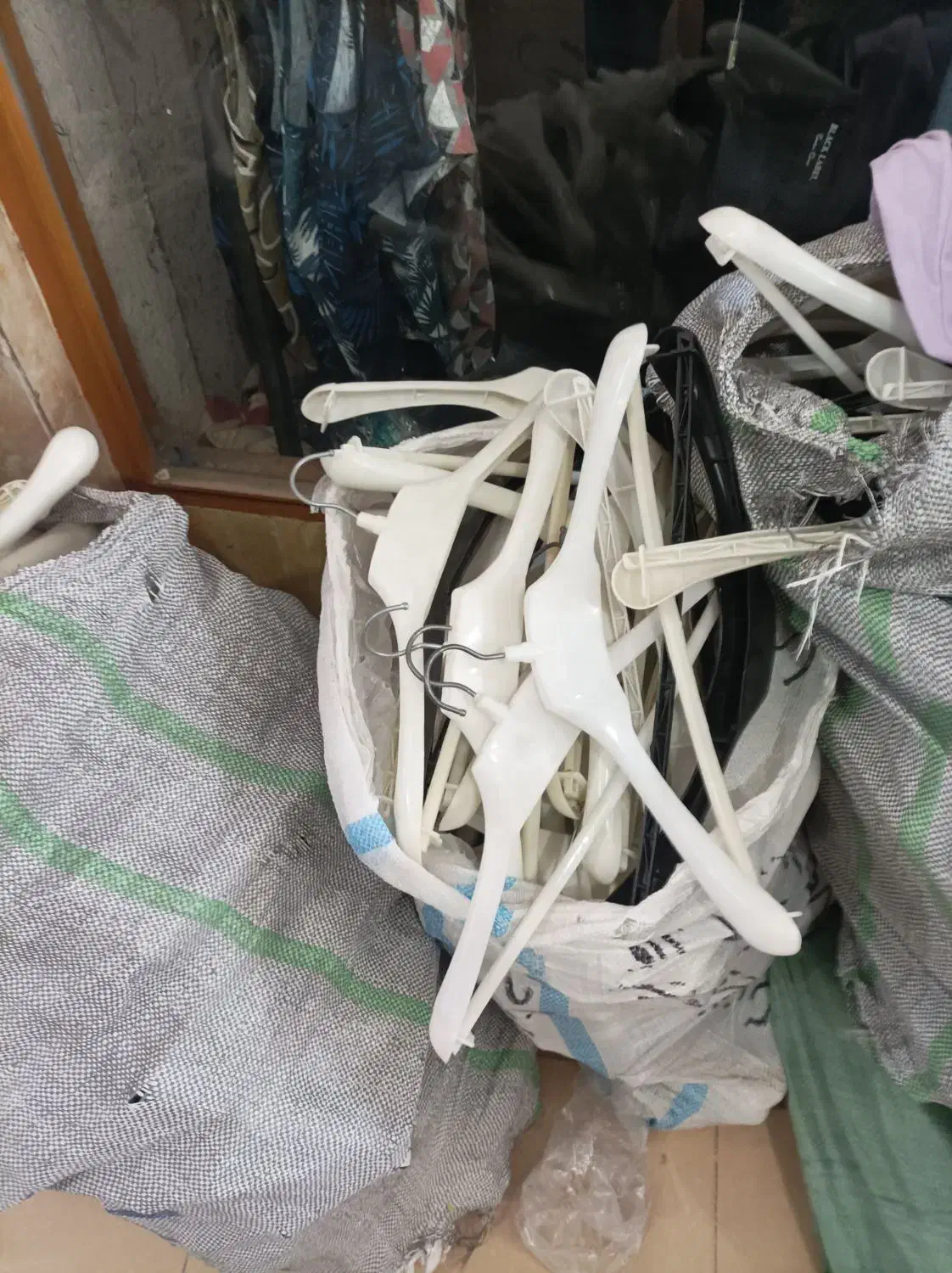 چوب لباسی تعداد بالا|فروشگاه و مغازه|بندرعباس, |دیوار