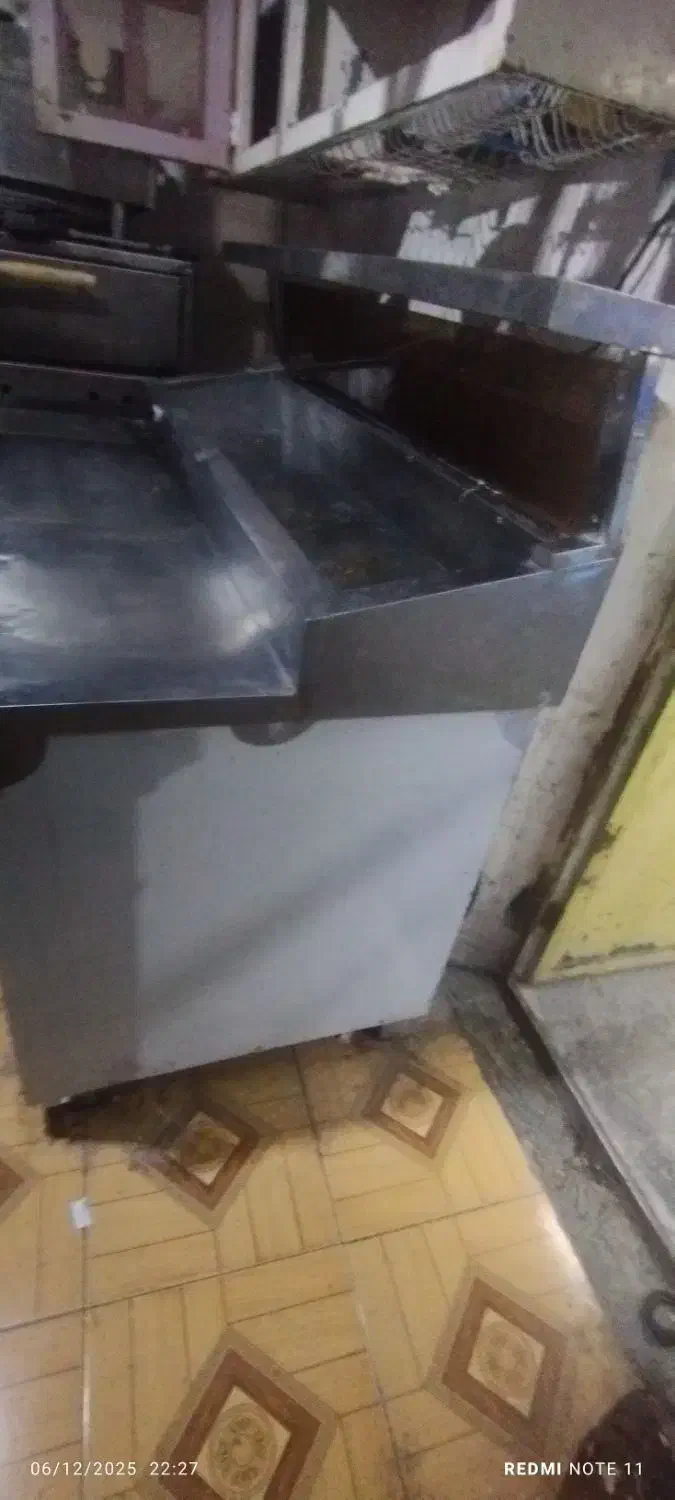 تایپینگ فرصندوقی ۹ تای گریل برگر|کافی‌شاپ و رستوران|دهدشت, |دیوار