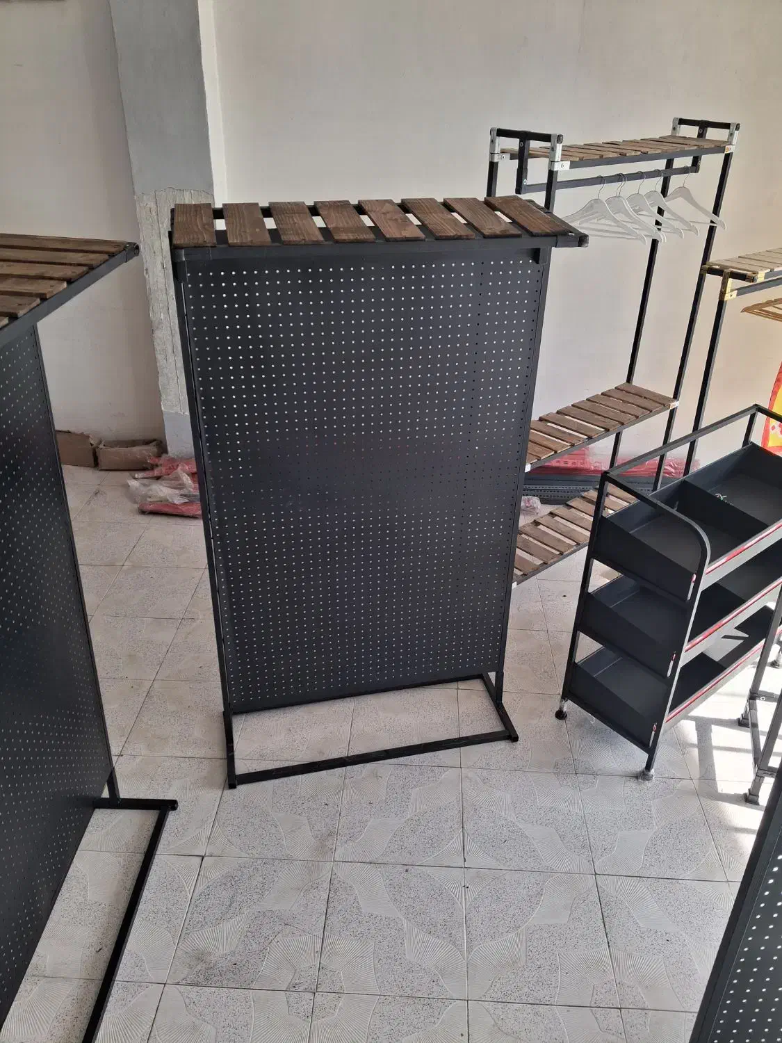 استند پانچی|کتابخانه، شلف، قفسههای دیواری|چمستان, |دیوار