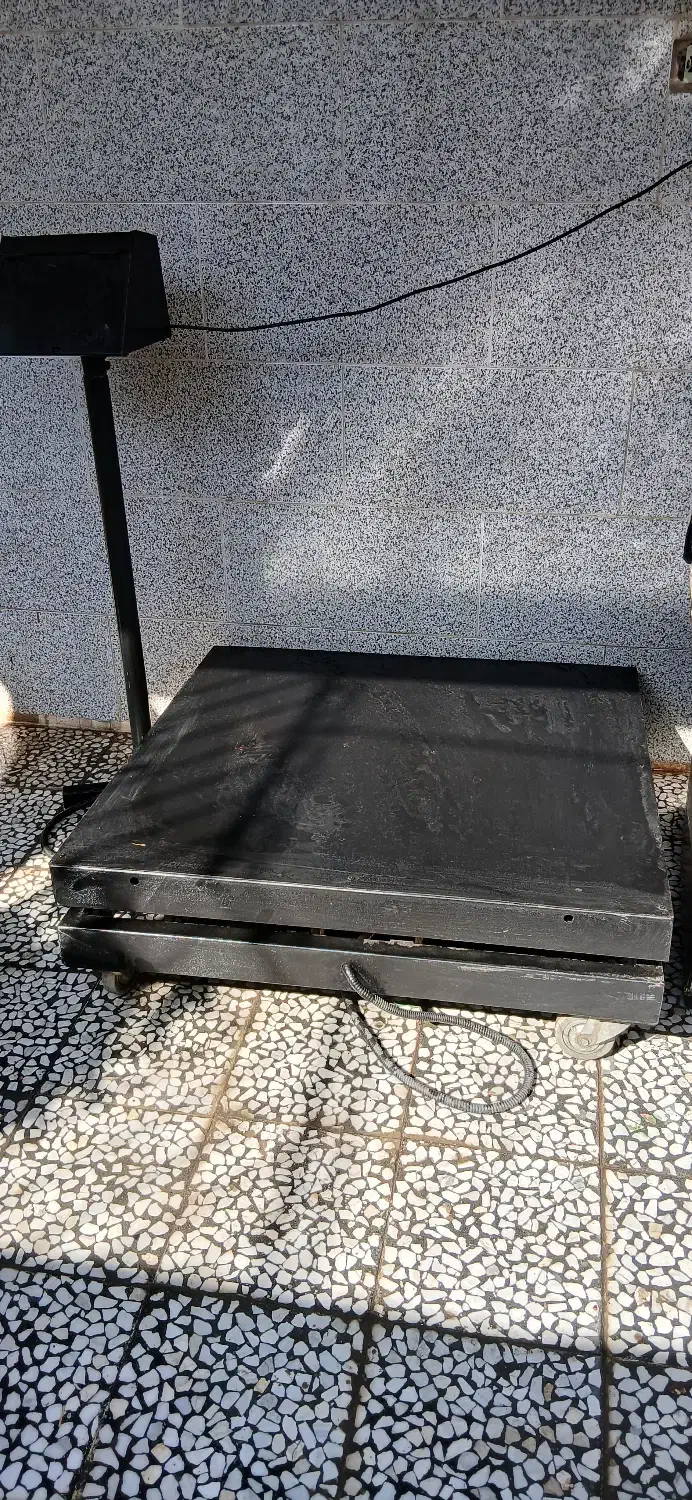 ترازو دیجیتال 2 تن چرخ دار باطری دار قابل شارژ|فروشگاه و مغازه|اصفهان, لیمجیر|دیوار