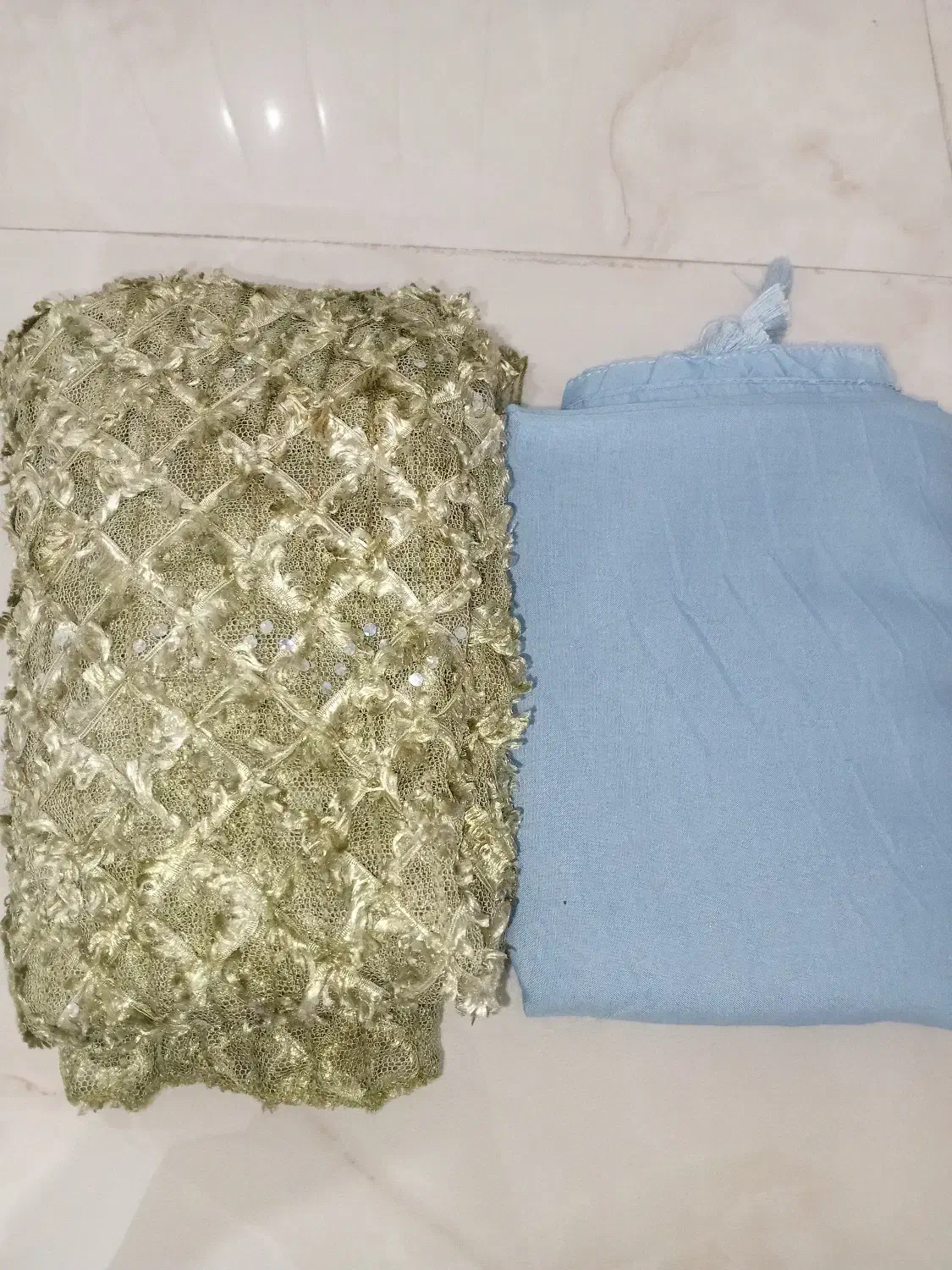 شال دخترونه|لباس|رباط‌کریم, رباط‌کریم|دیوار