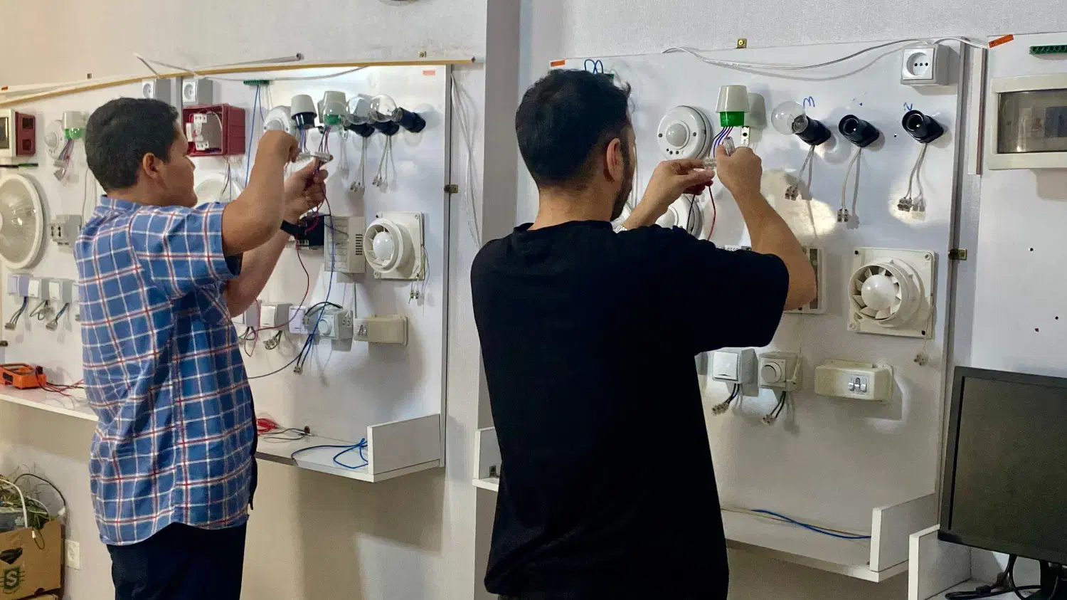 آموزش تخصصی   پنل خورشیدی  پی ال سی زیمنس|خدمات آموزشی|اصفهان, همت‌آباد|دیوار