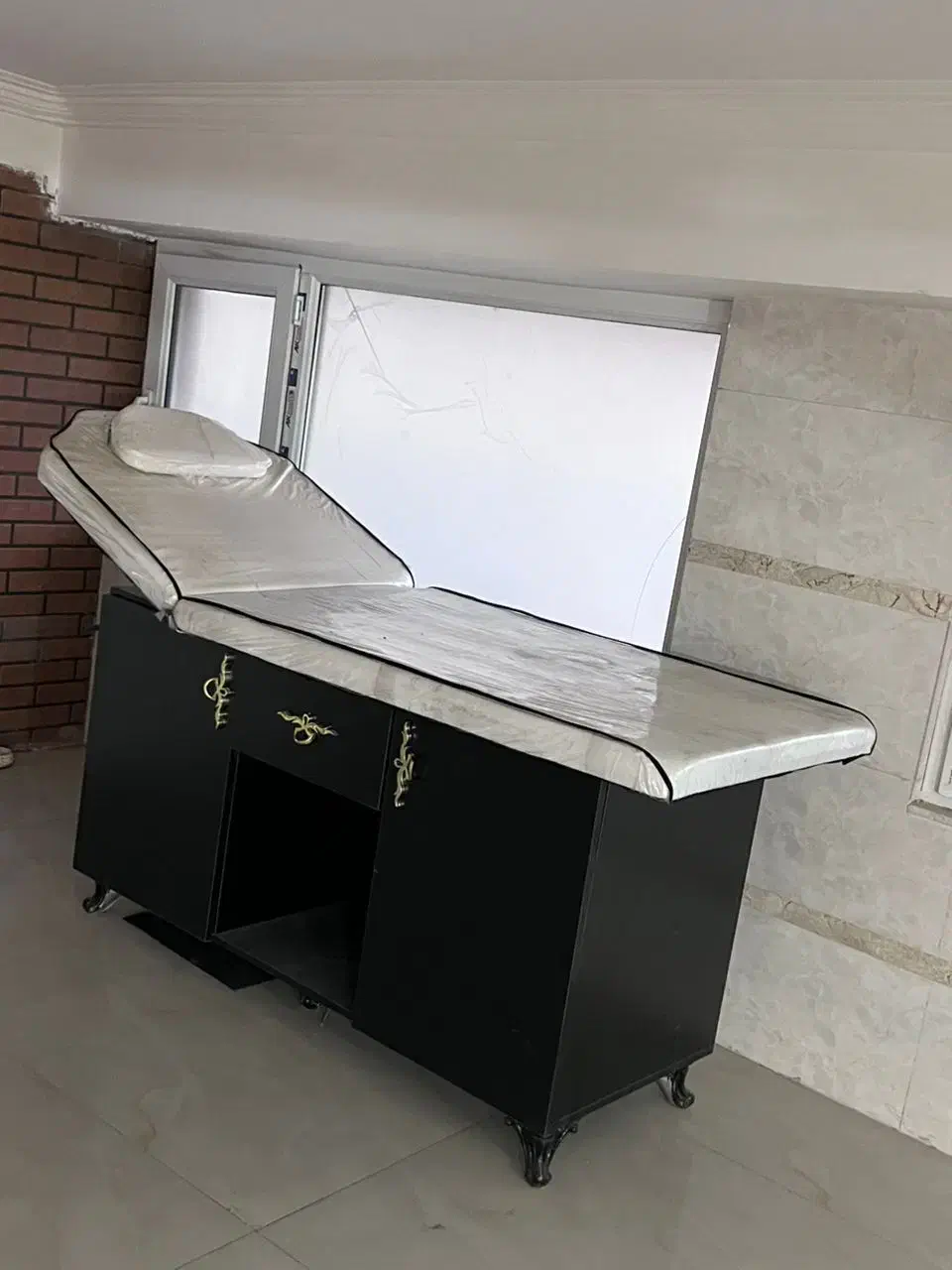 تخت تاتو|آرایشگاه و سالن‌های زیبایی|سلماس, |دیوار