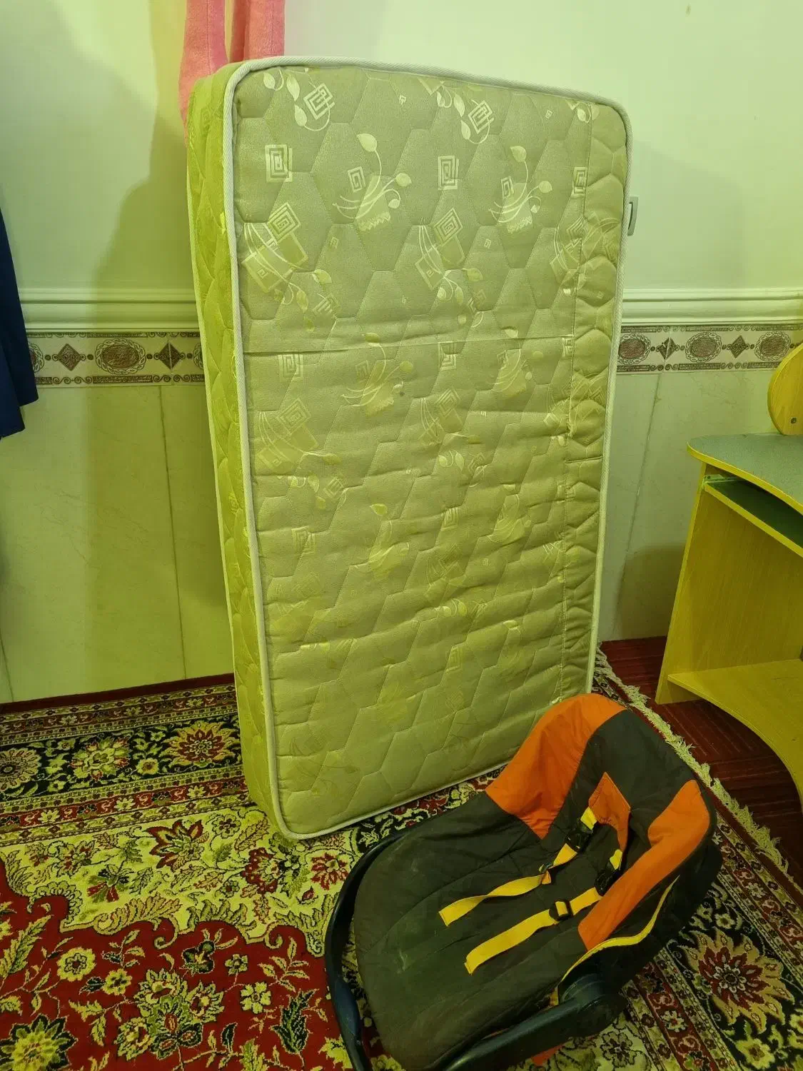 تشک نوجوان کاملا تمیز و نو و کریر نوزاد|تشک تختخواب|اهرم, |دیوار