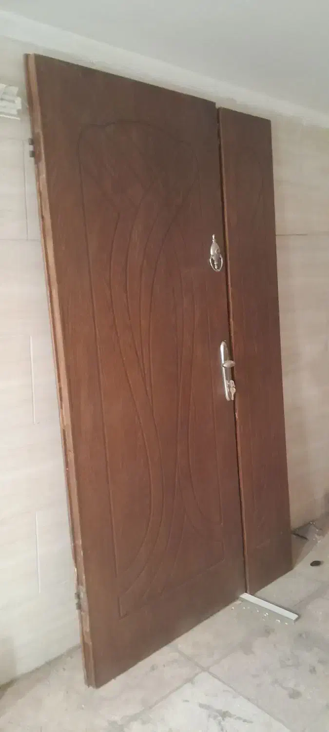 درب چوبی داری چشمی درحدنو|مصالح و تجهیزات ساختمان|اصفهان, ارغوانیه|دیوار