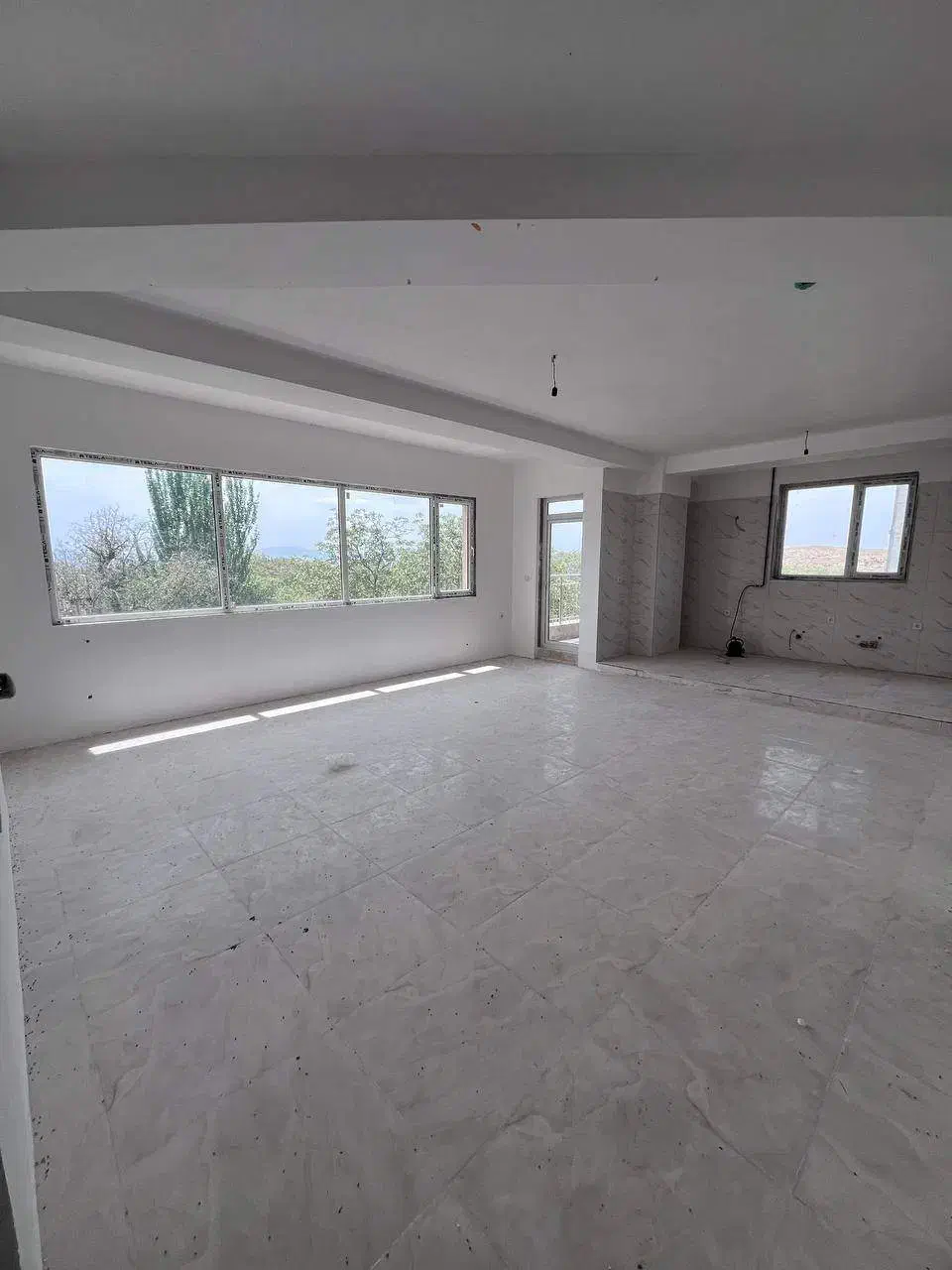 آپارتمان نوساز خوش نقشه با منظره زیبا|فروش آپارتمان|تویسرکان, |دیوار