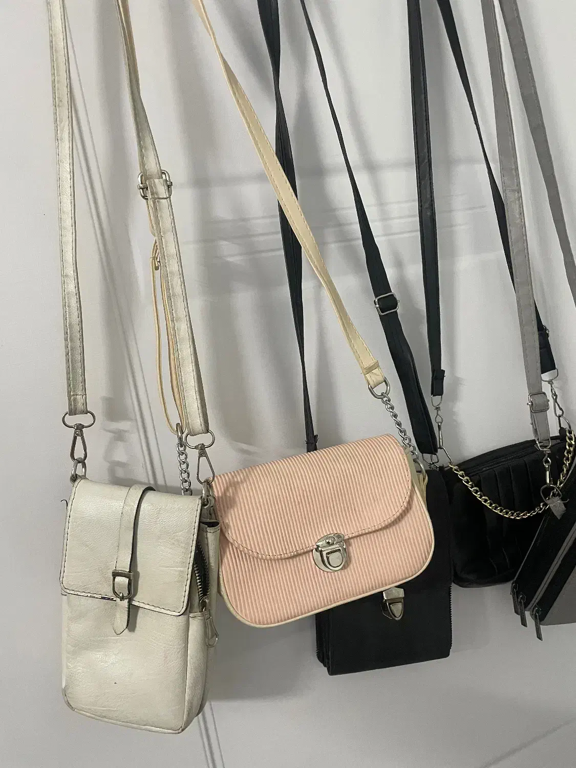 کیف|کیف، کفش، کمربند|نیشابور, فضل|دیوار