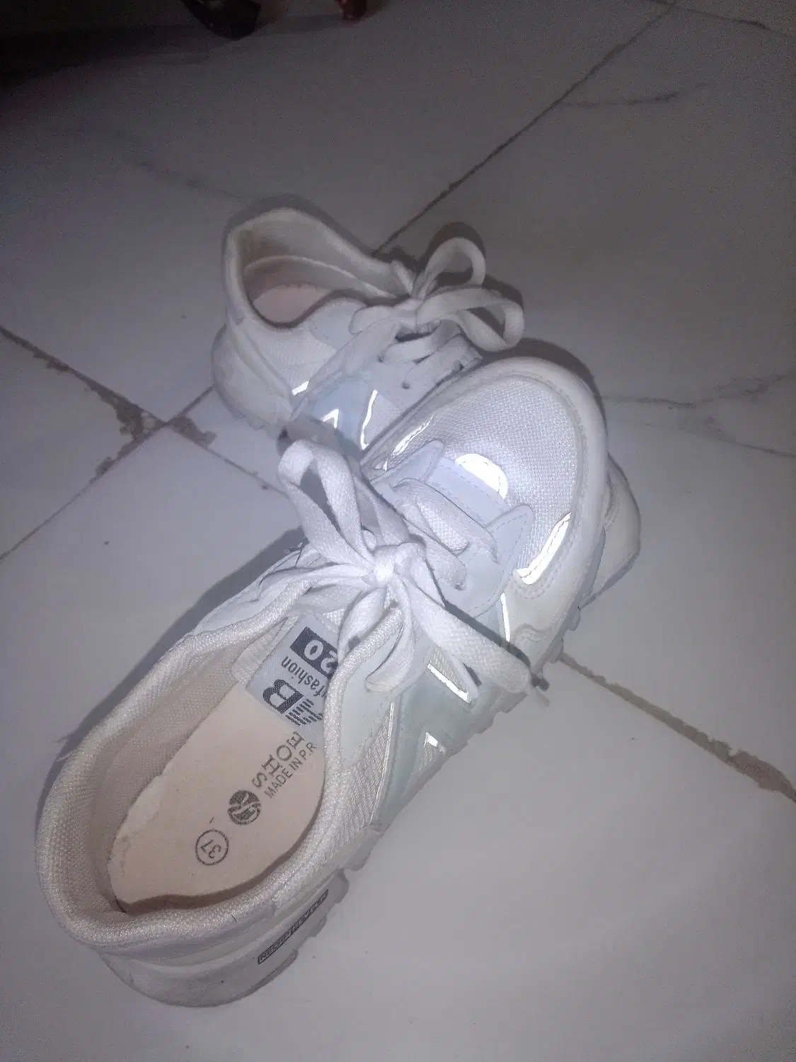 کفش|کیف، کفش، کمربند|چهارباغ, |دیوار