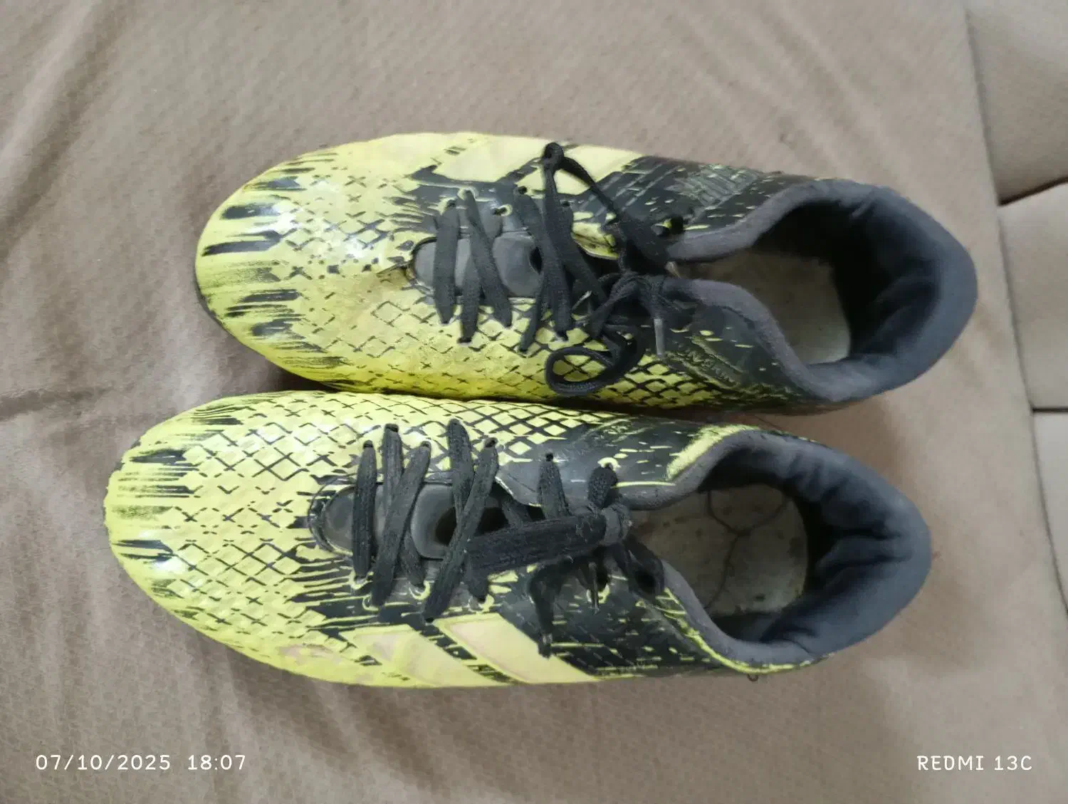 کفش چمنی|تجهیزات ورزشی|کاشان, دانش|دیوار