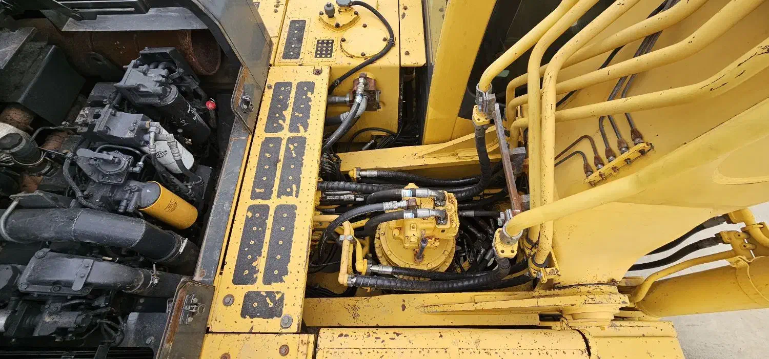 فروش ۲ عدد بیل مکانیکی ۴۰۰ کوماتسو خط ۸ آر|خودرو سنگین|قم, زنبیل آباد|دیوار